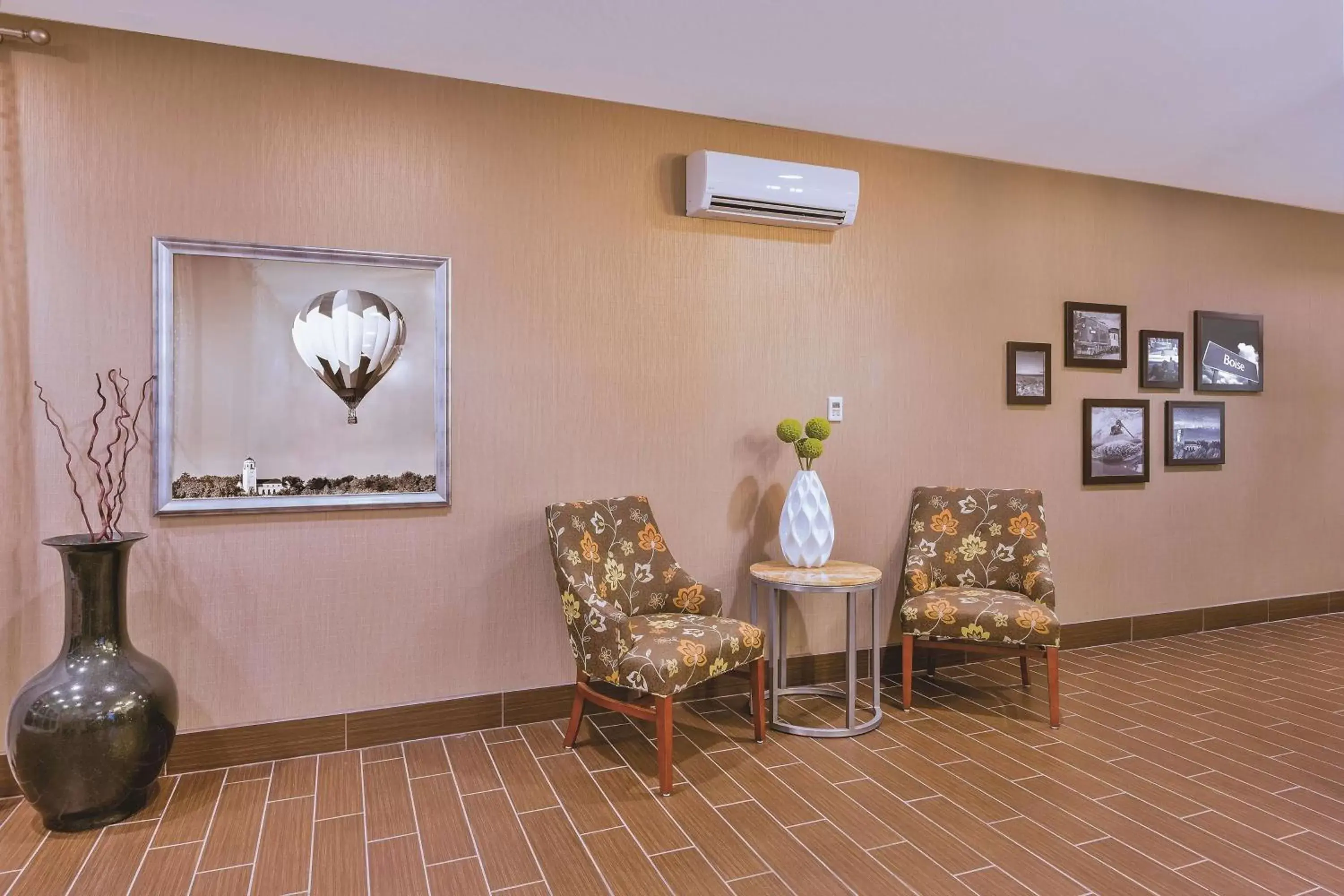 Lobby or reception, Seating Area in La Quinta by Wyndham Boise Airport