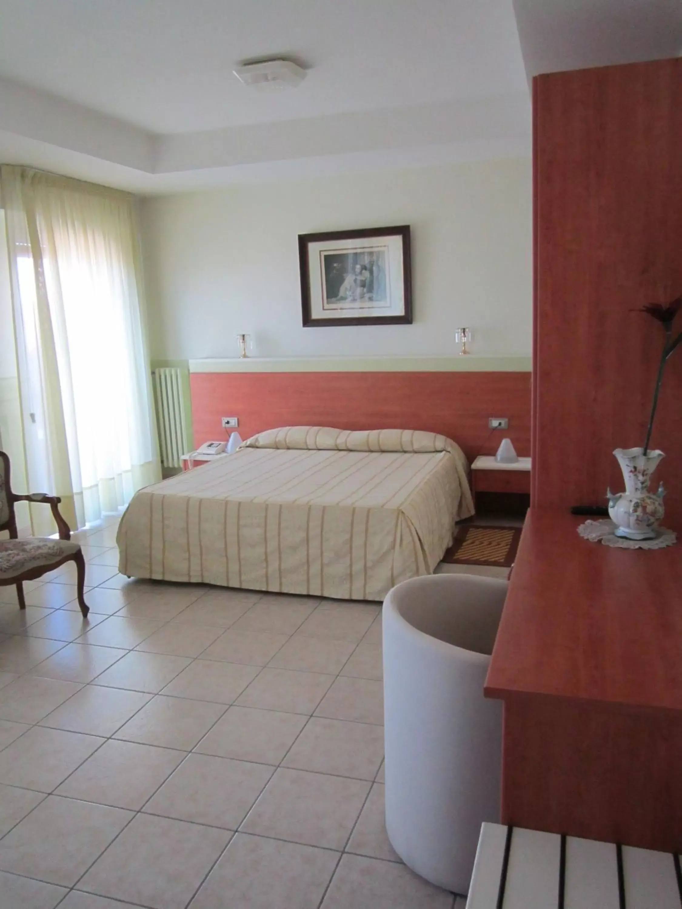Bedroom, Bed in Tourist Hotel