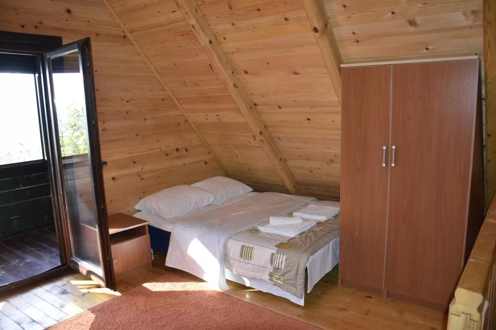 Bed in OSTROG Aparthotel KOLIBA-VLASTNIŠTVO MANASTIRA OSTROG