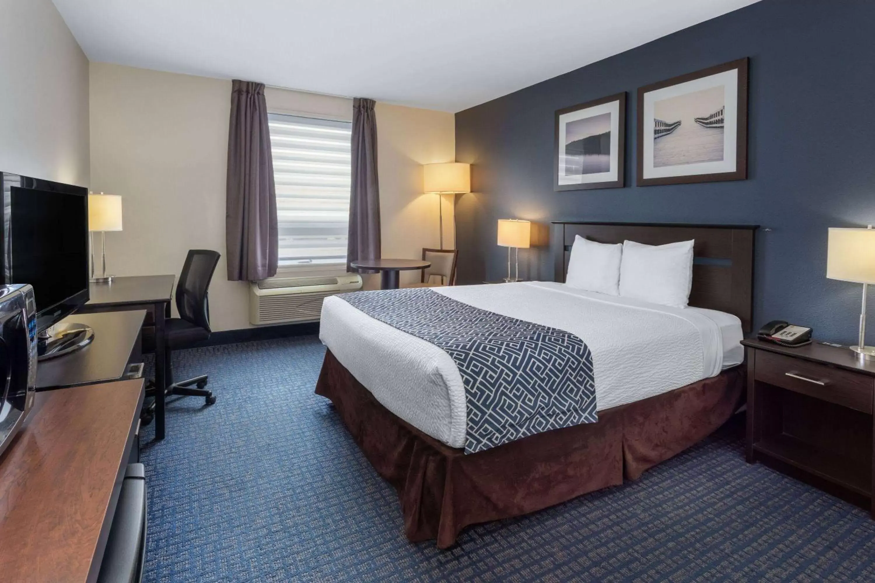 Photo of the whole room, Bed in Super 8 by Wyndham Lachenaie/Terrebonne