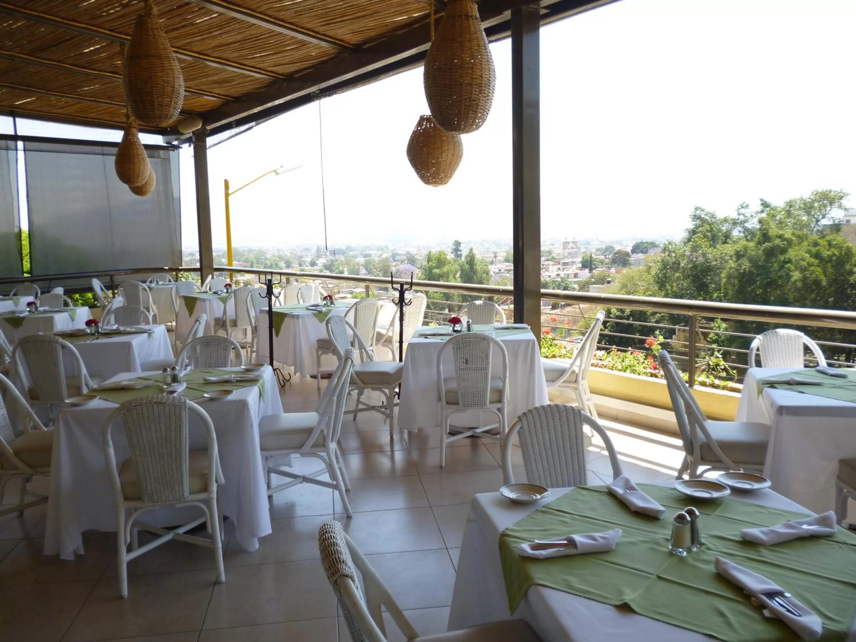 Restaurant/places to eat in Hotel Fortin Plaza