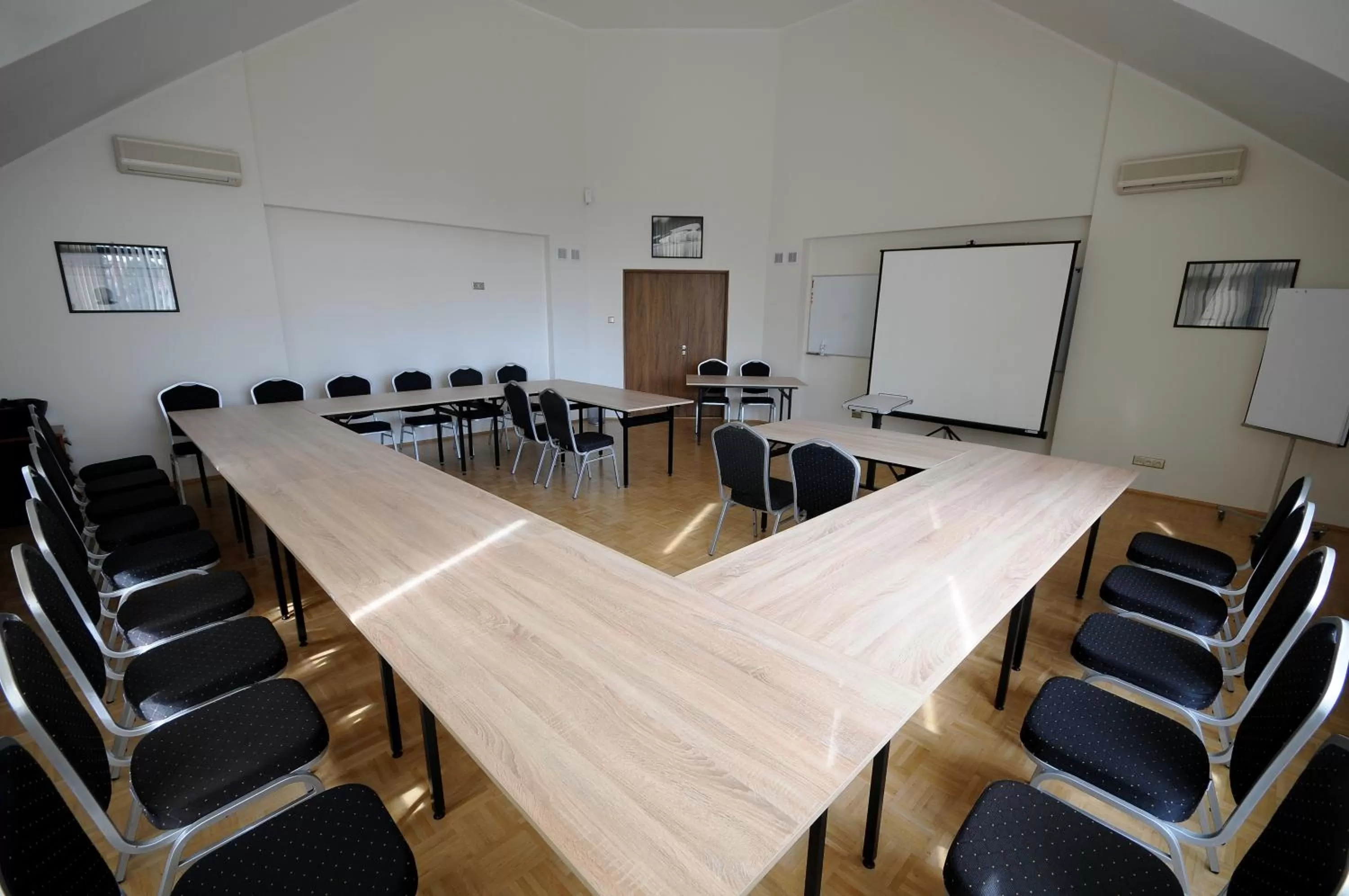 Business facilities in Hotel Gem