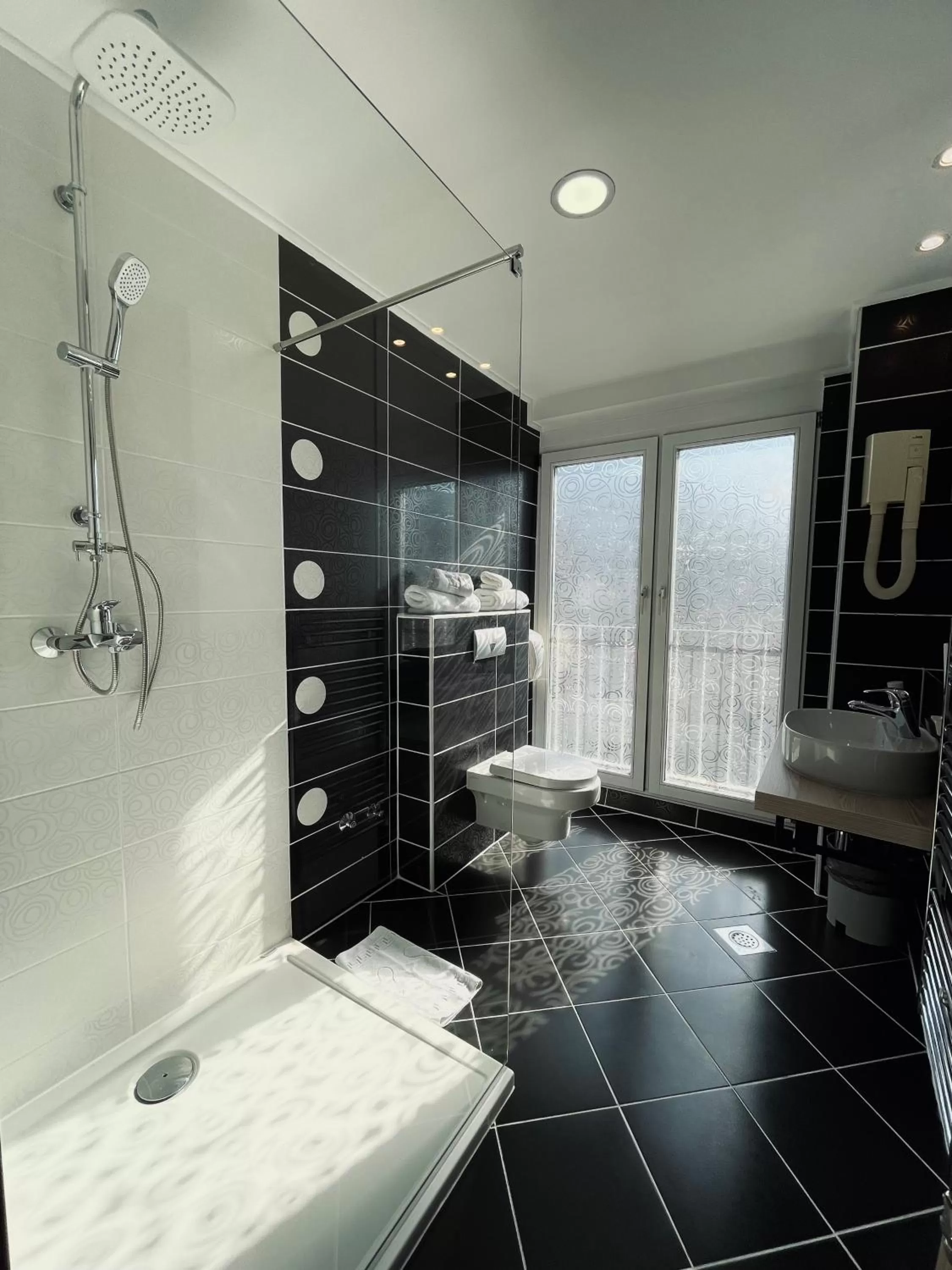 Shower in Hotel City View Deluxe