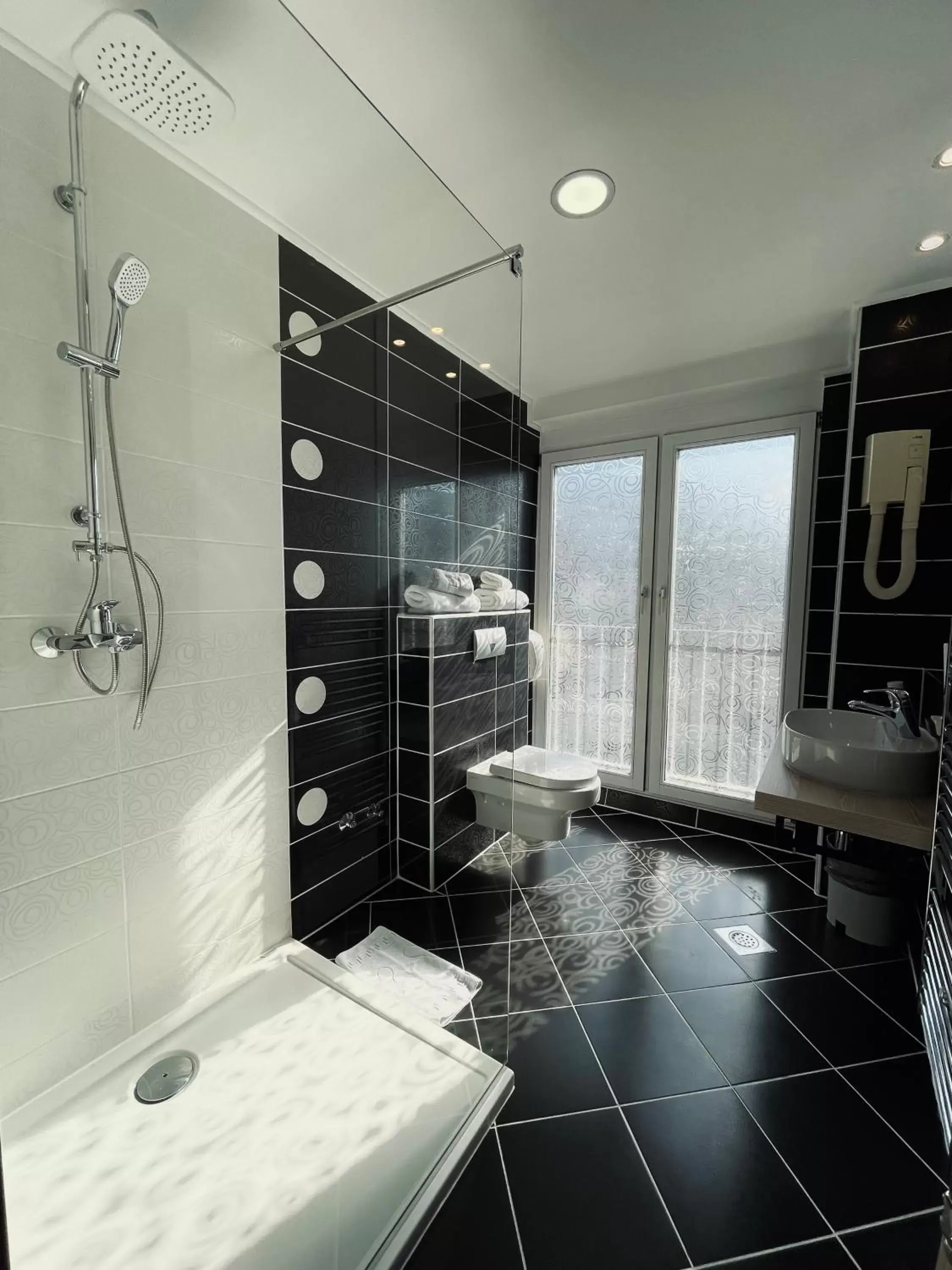 Shower, Bathroom in Hotel City View Deluxe