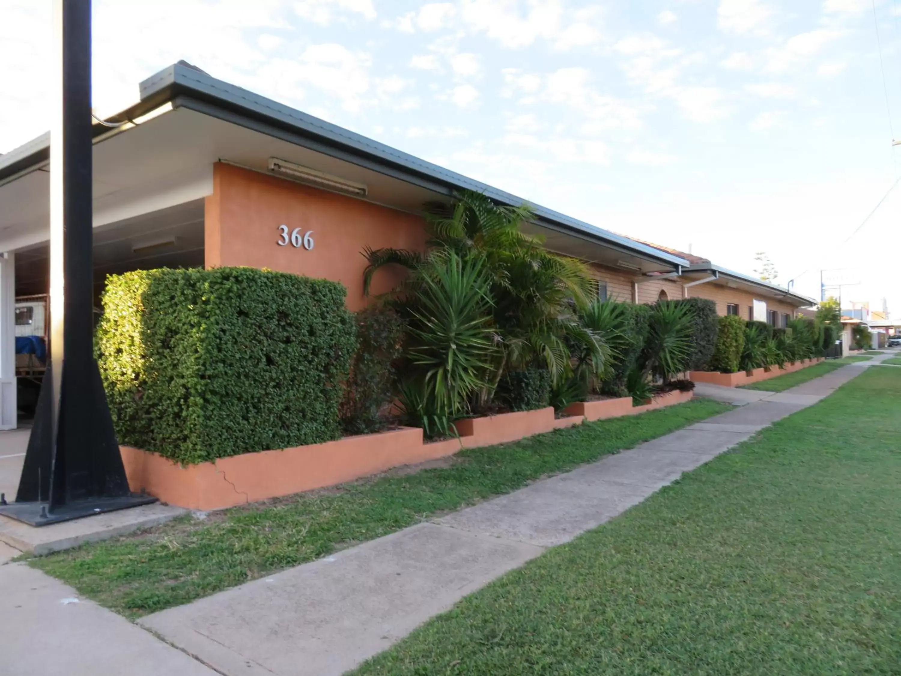 Facade/entrance, Property Building in Golden Harvest Motor Inn Moree