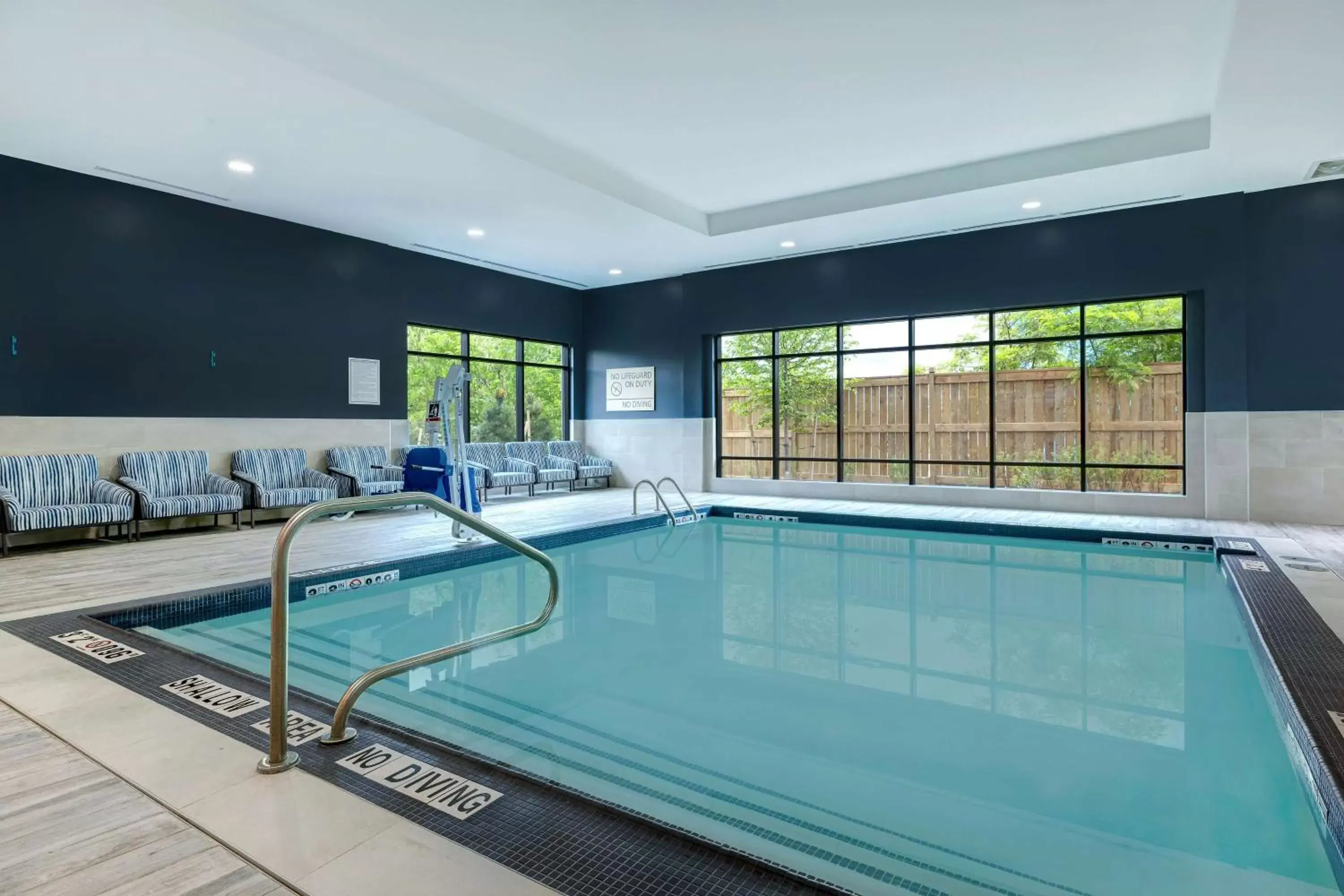 Pool view, Swimming Pool in Hampton Inn & Suites Burlington, Ontario, Canada