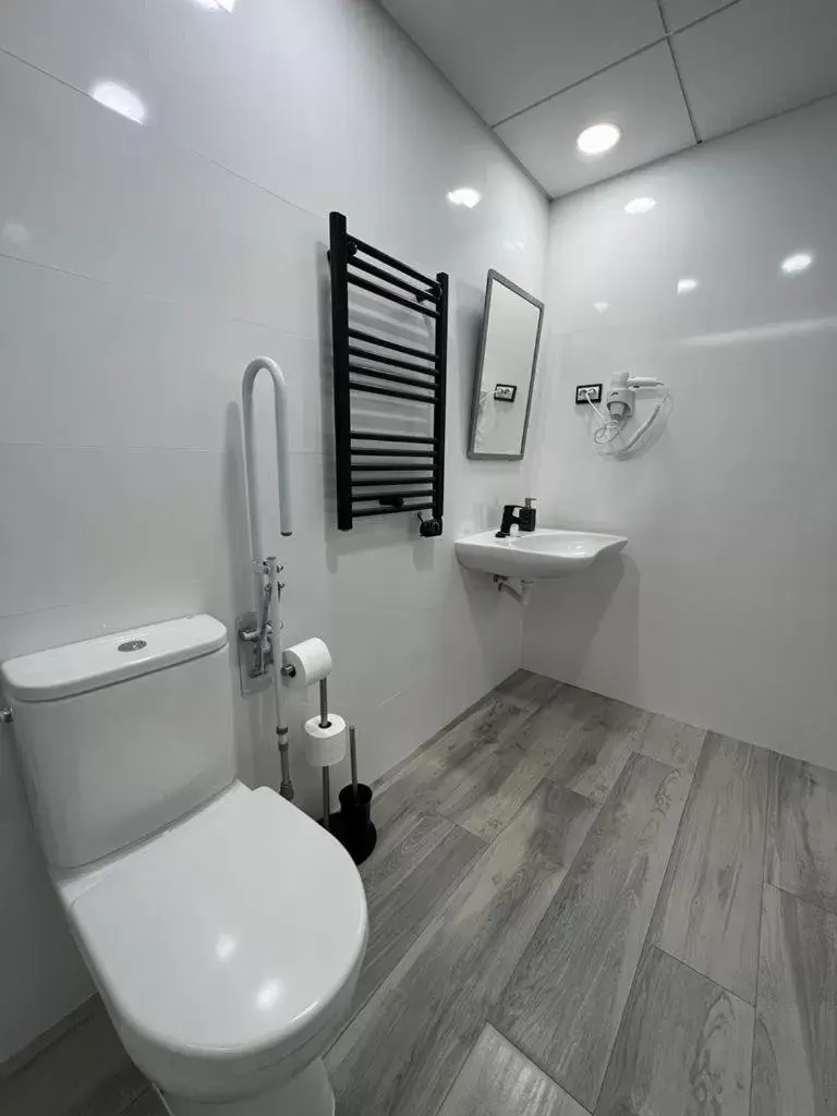 Shower, Bathroom in HOTEL TANEZ CAROLINA a