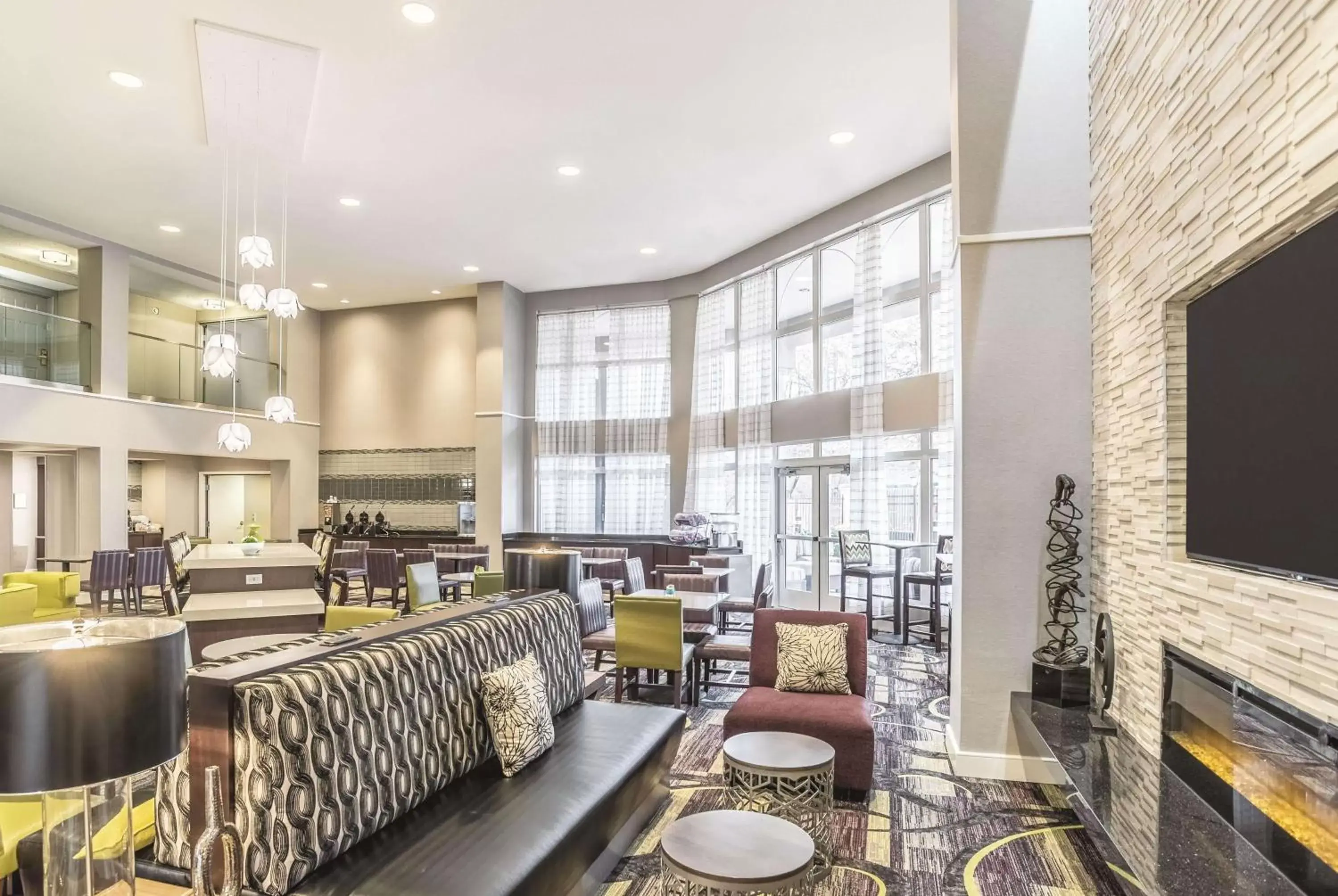 Lobby or reception, Lounge/Bar in La Quinta by Wyndham Flagstaff