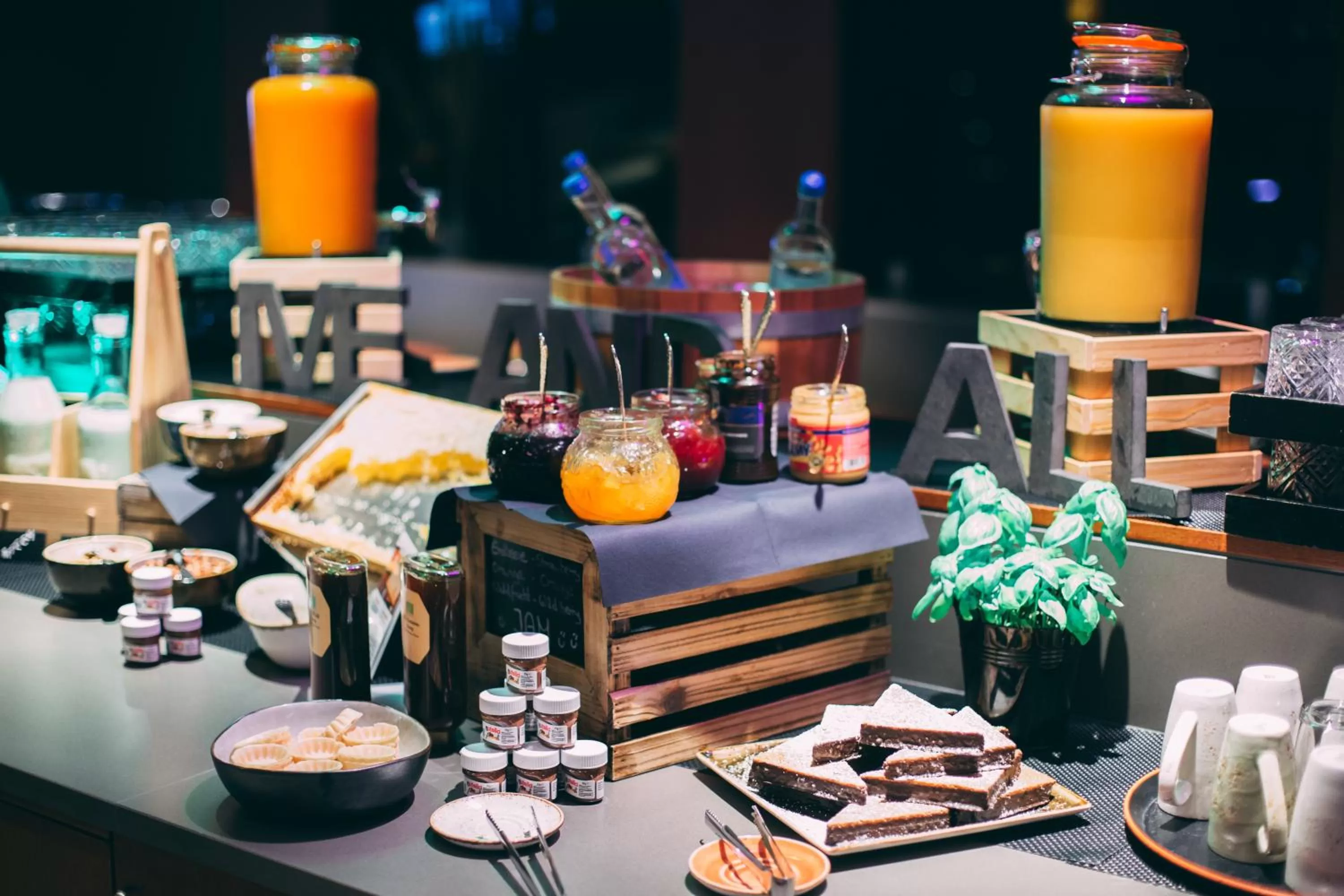 Restaurant/places to eat in Me and All Hotel Dusseldorf, by Hyatt