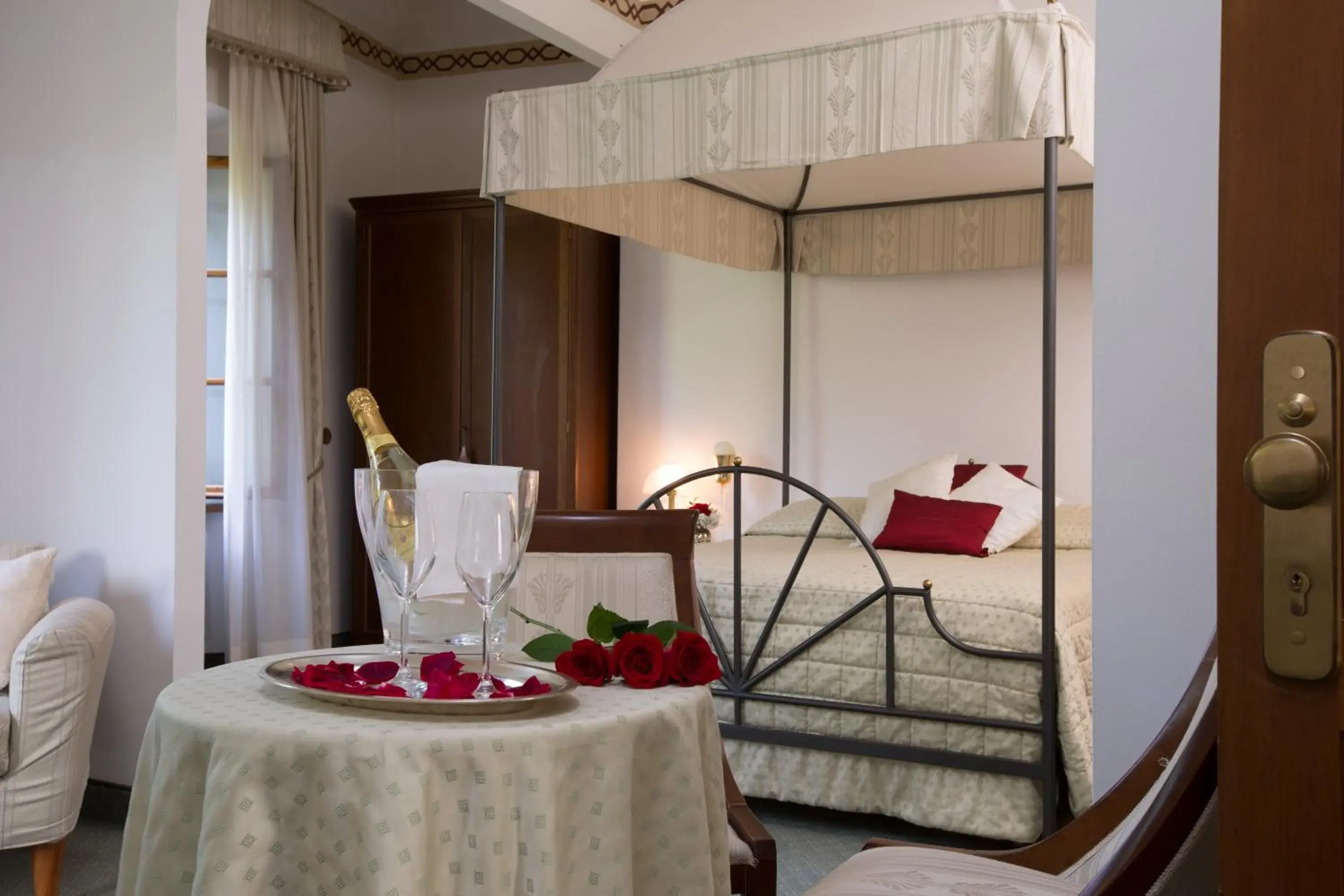 Bed in Hotel Villa San Lucchese