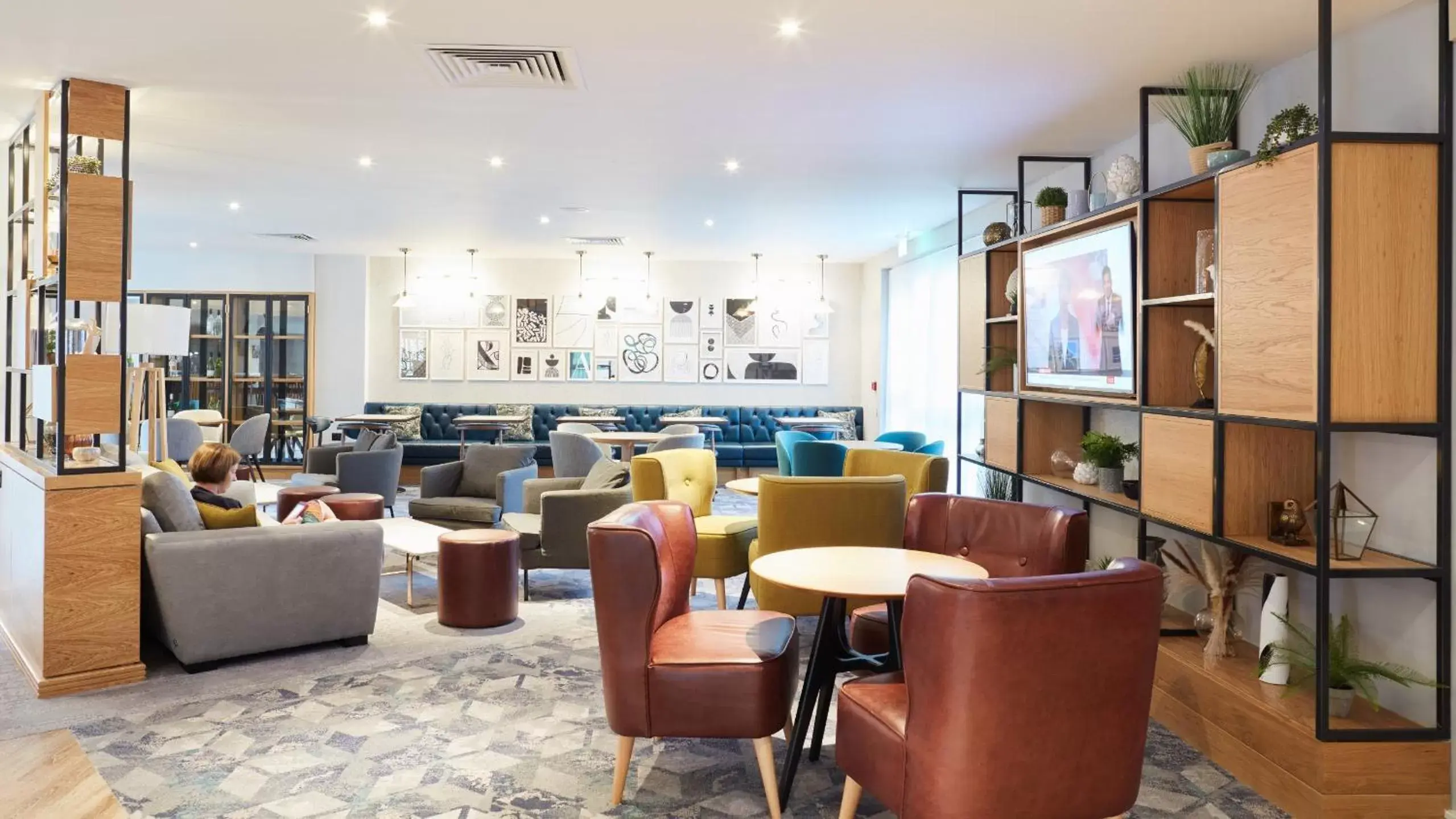 Property building, Lounge/Bar in Alexandra House