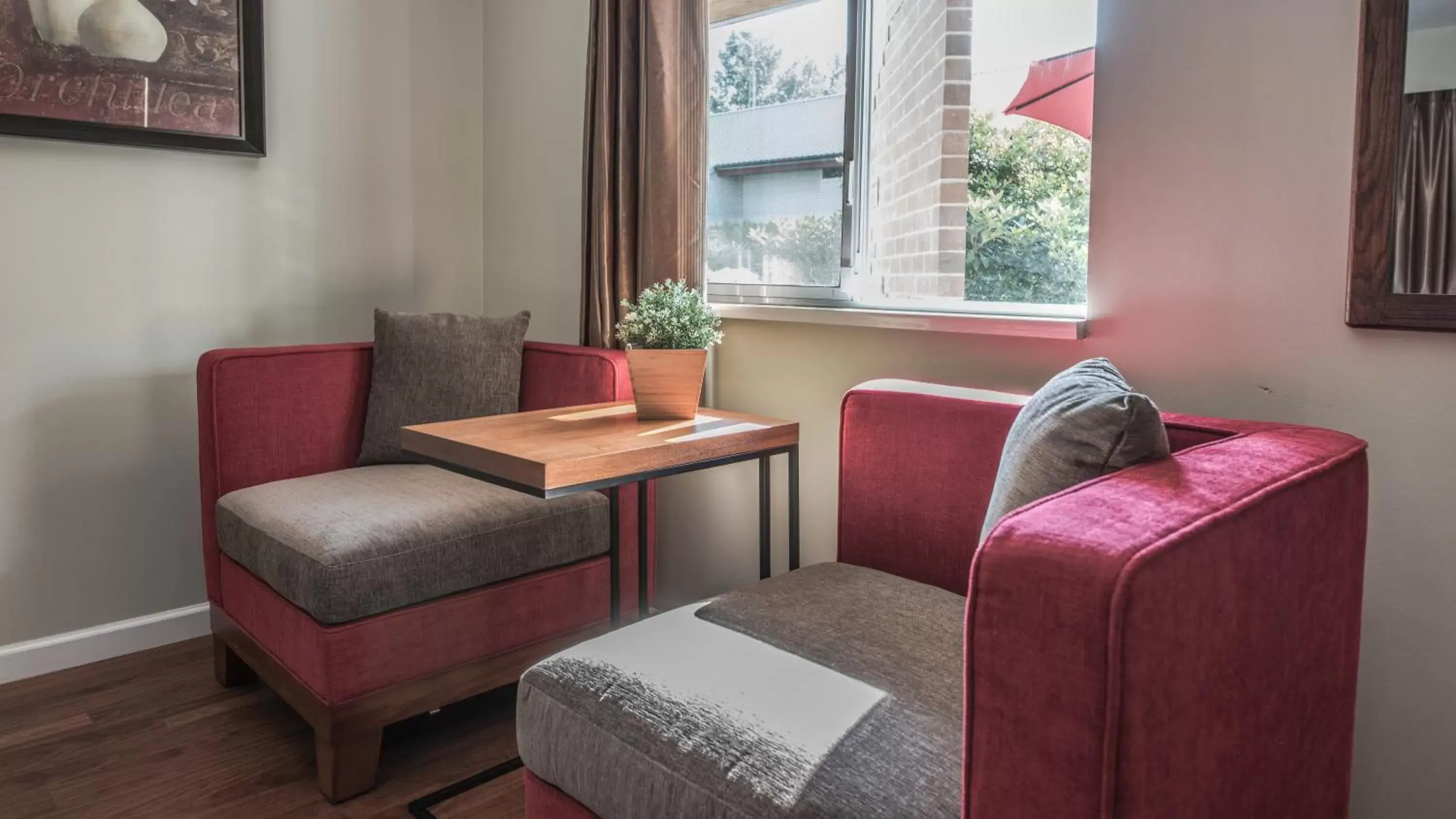 Seating Area in Gibsons Garden Hotel