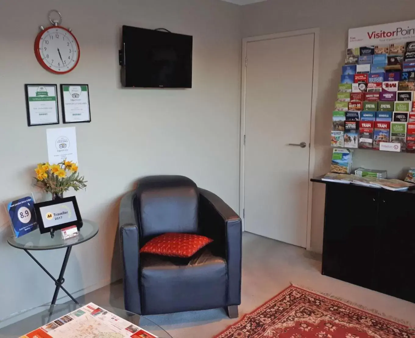 Seating Area in Tower Junction Motor Lodge