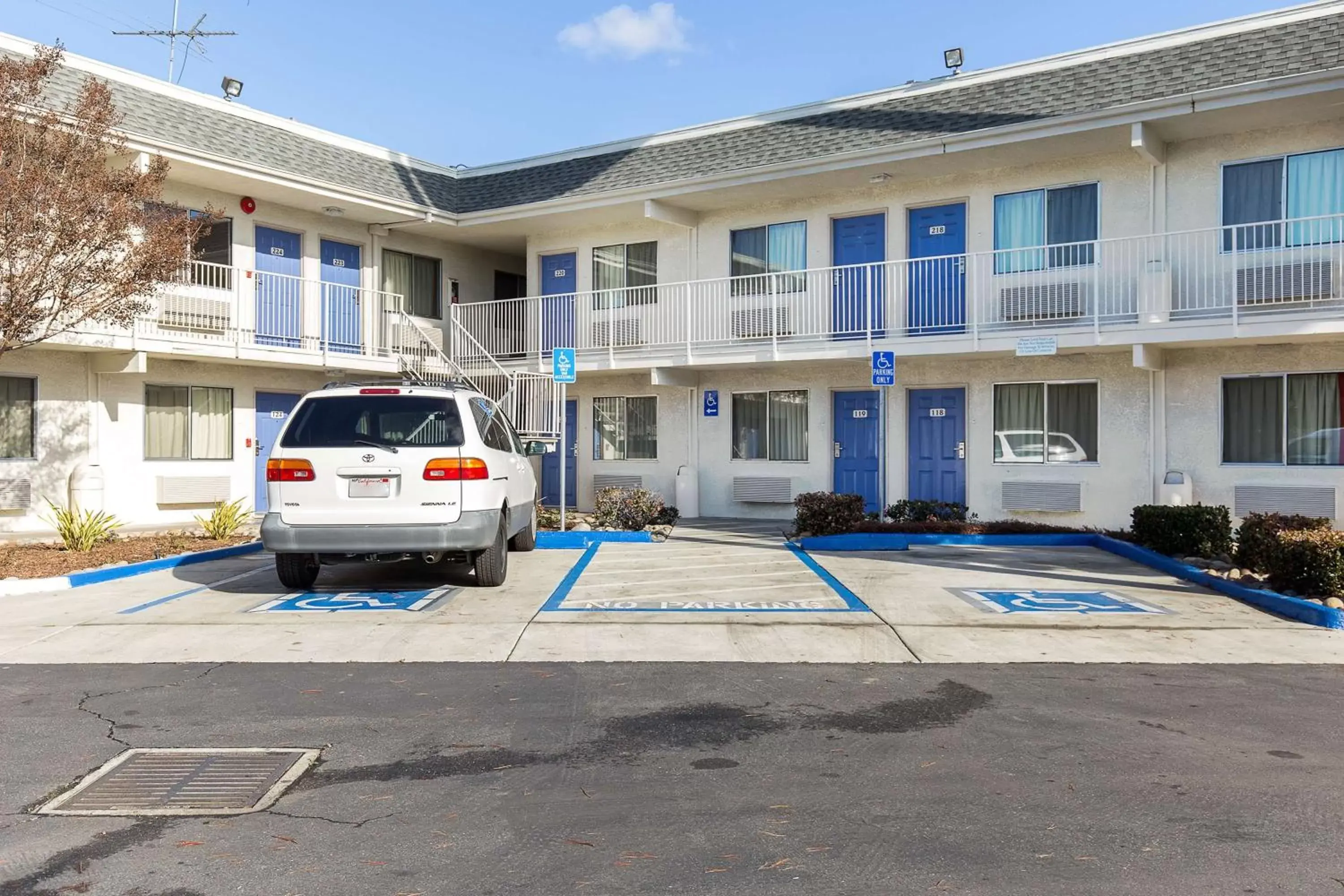 Property Building in Motel 6 Hayward, CA- East Bay