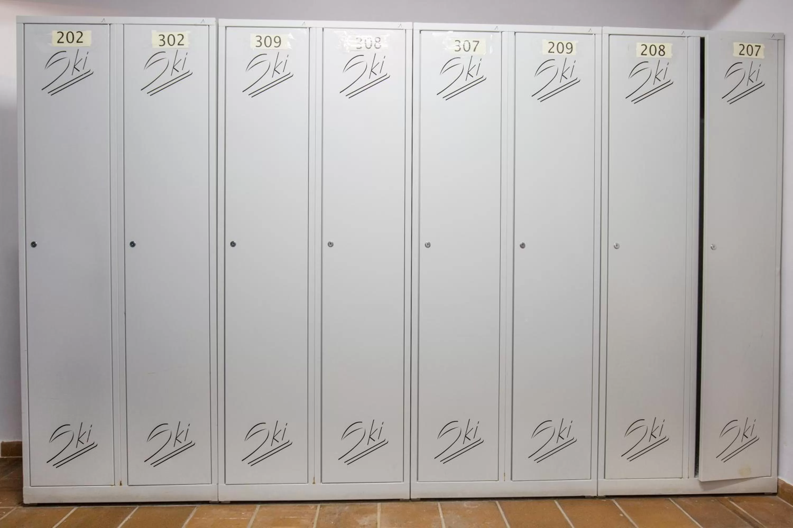 Skiing in Hotel Catalunya Ski by Nexta