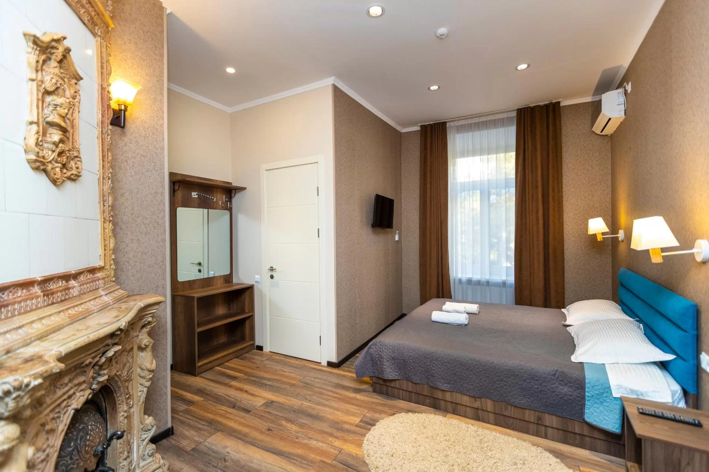 Photo of the whole room, Bed in Hotello