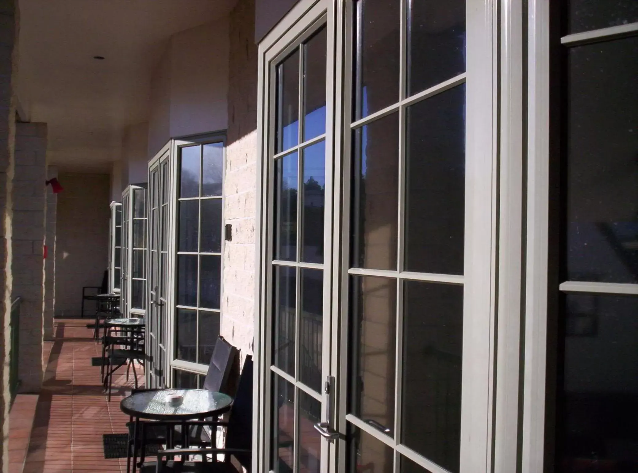 Balcony/Terrace in Colonial Lodge Motel