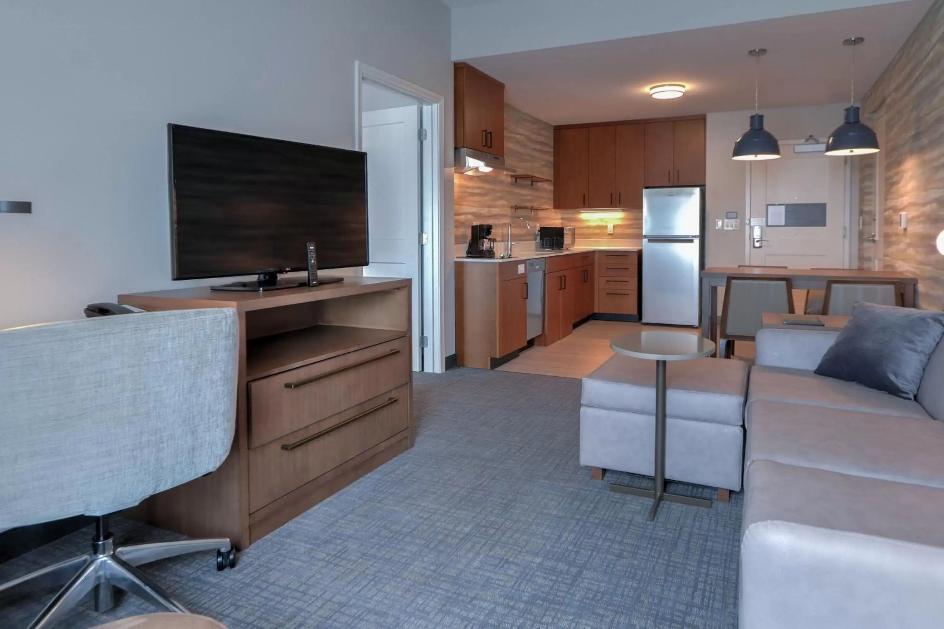 Photo of the whole room, Kitchen/Kitchenette in Residence Inn by Marriott Pigeon Forge