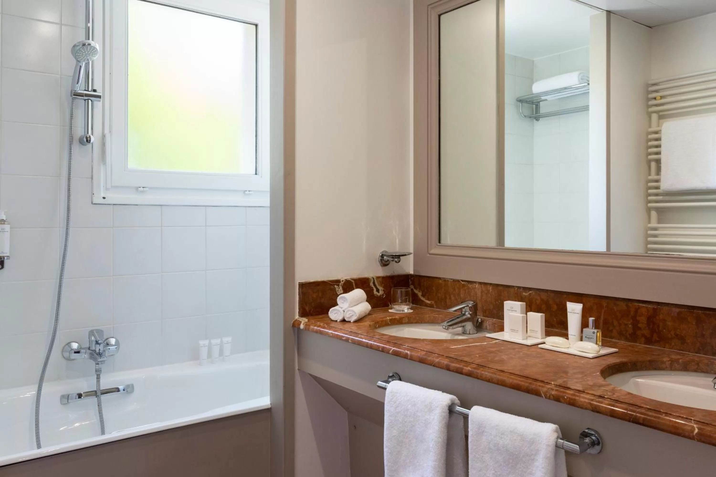 Bathroom in Hôtel Barrière le Grand Hôtel Enghien-les-Bains