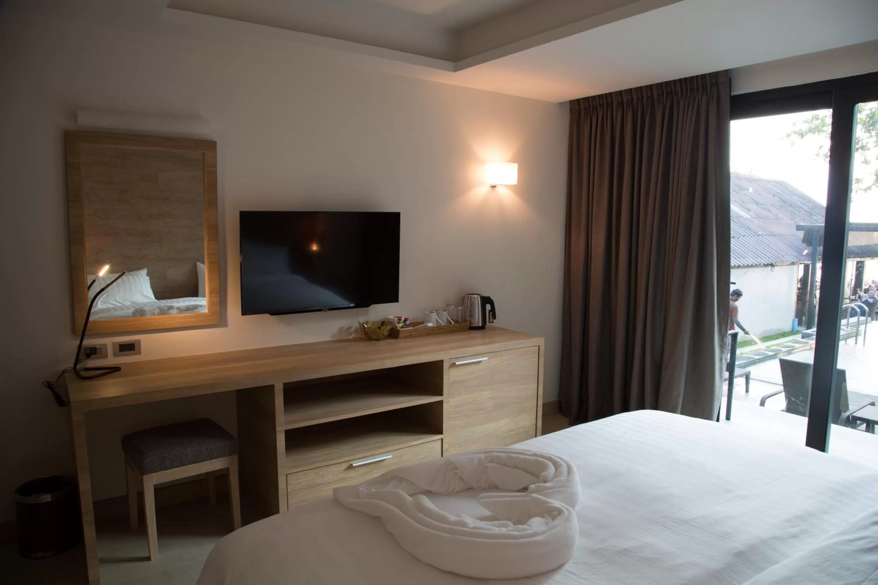 Photo of the whole room, Bed in 15 Palms Beach Resort