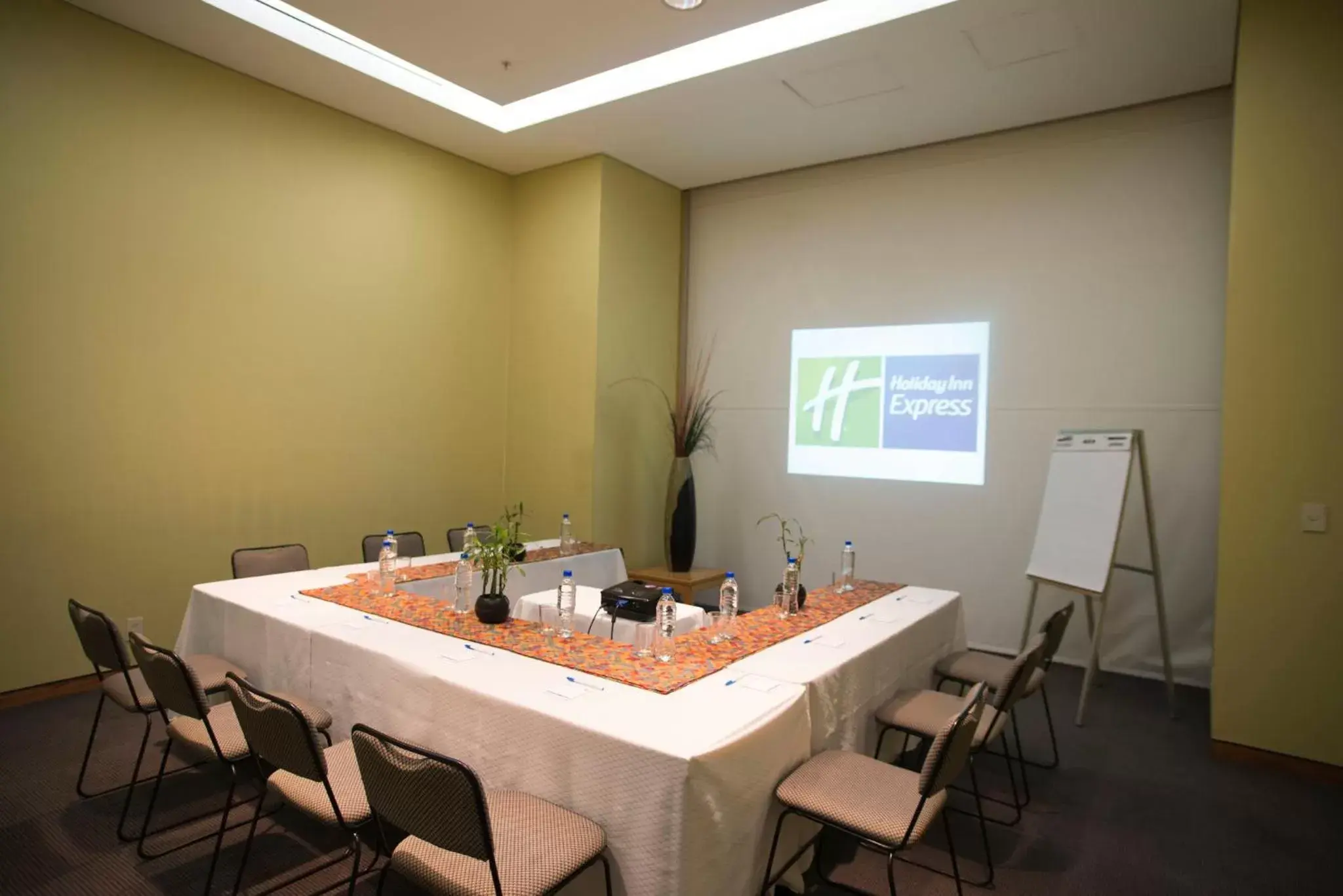 Meeting/conference room in Holiday Inn Express Mexico Reforma, an IHG Hotel
