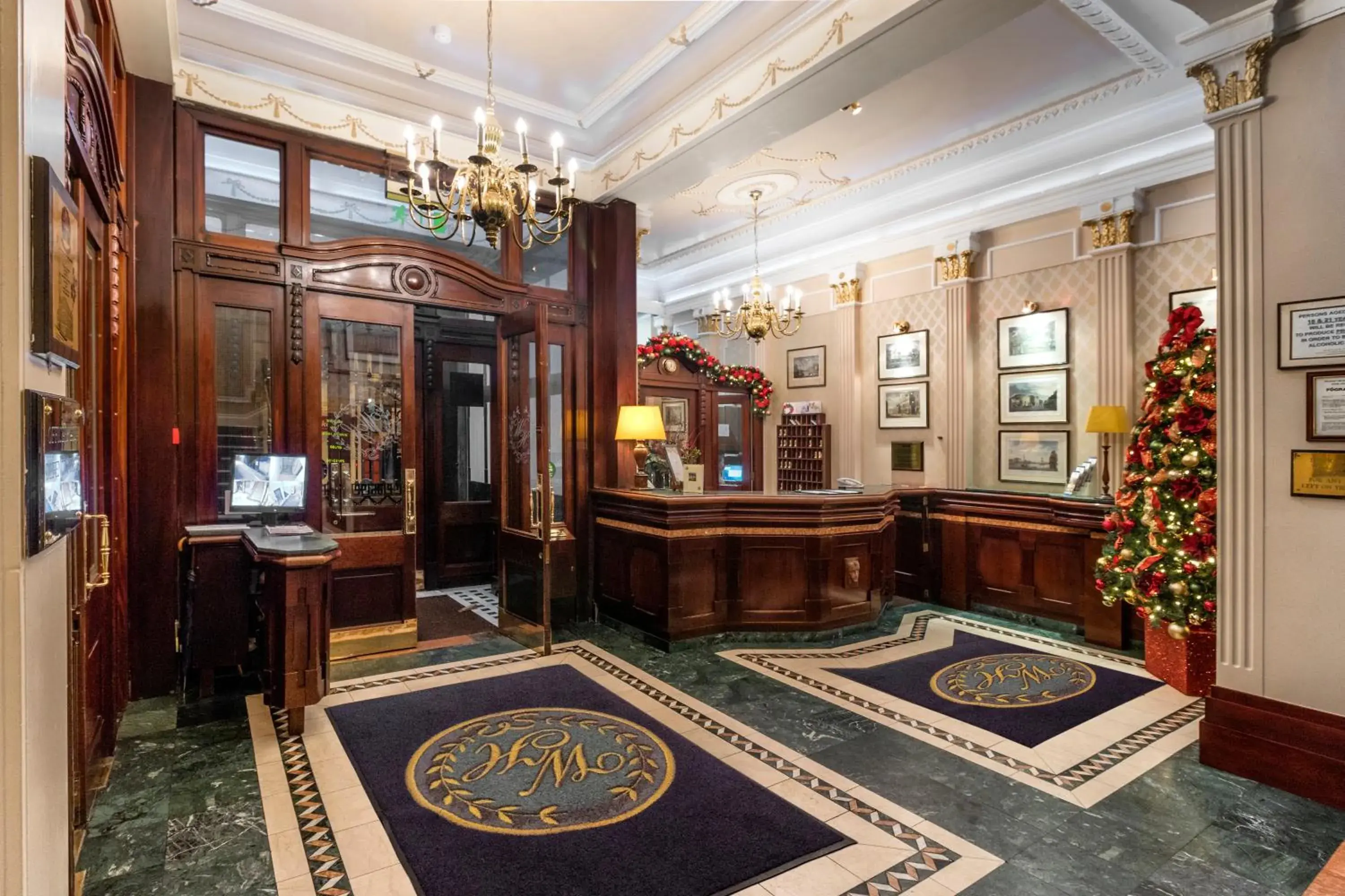 Lobby or reception, Lobby/Reception in Wynn's Hotel