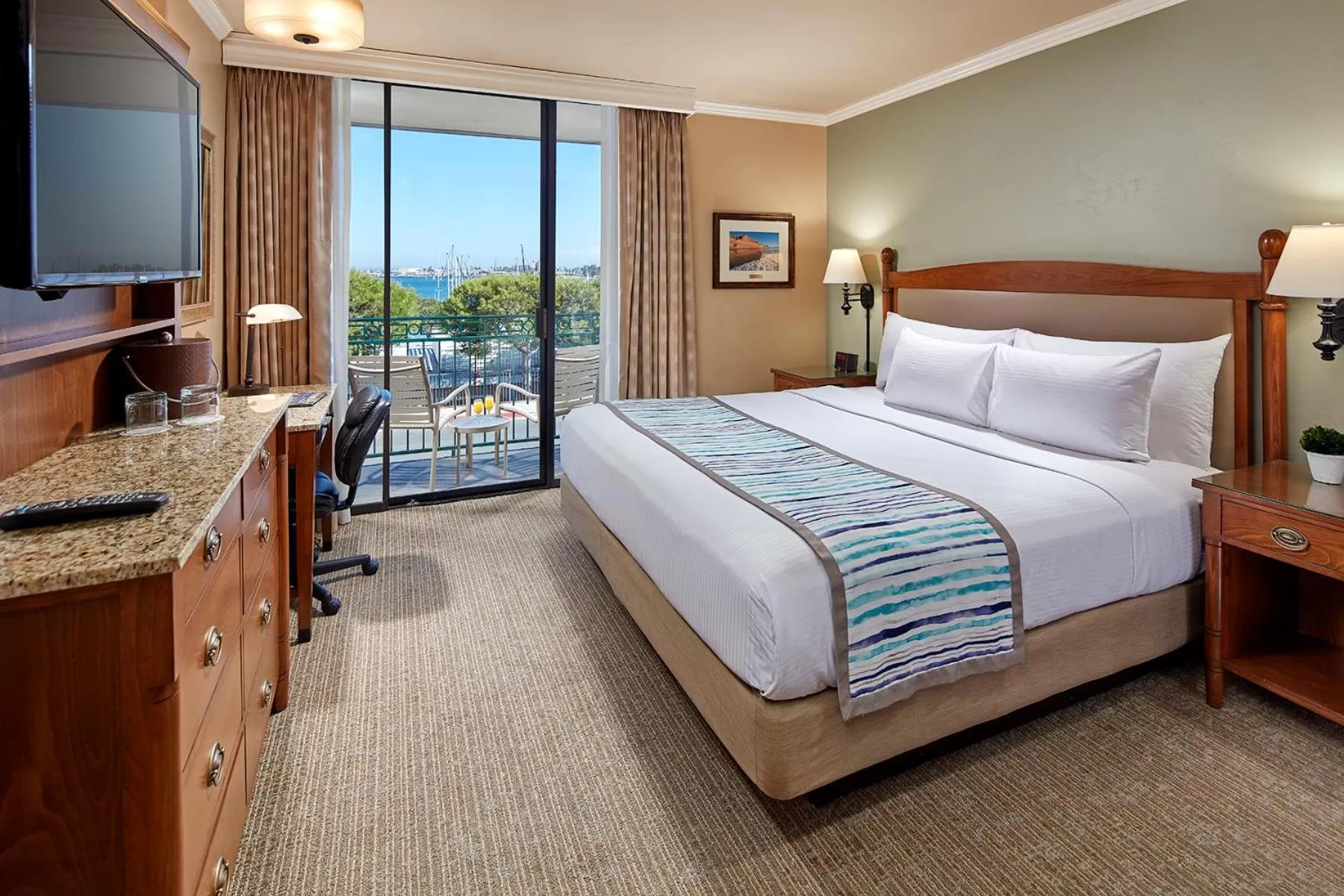 Bedroom, Bed in Glorietta Bay Inn