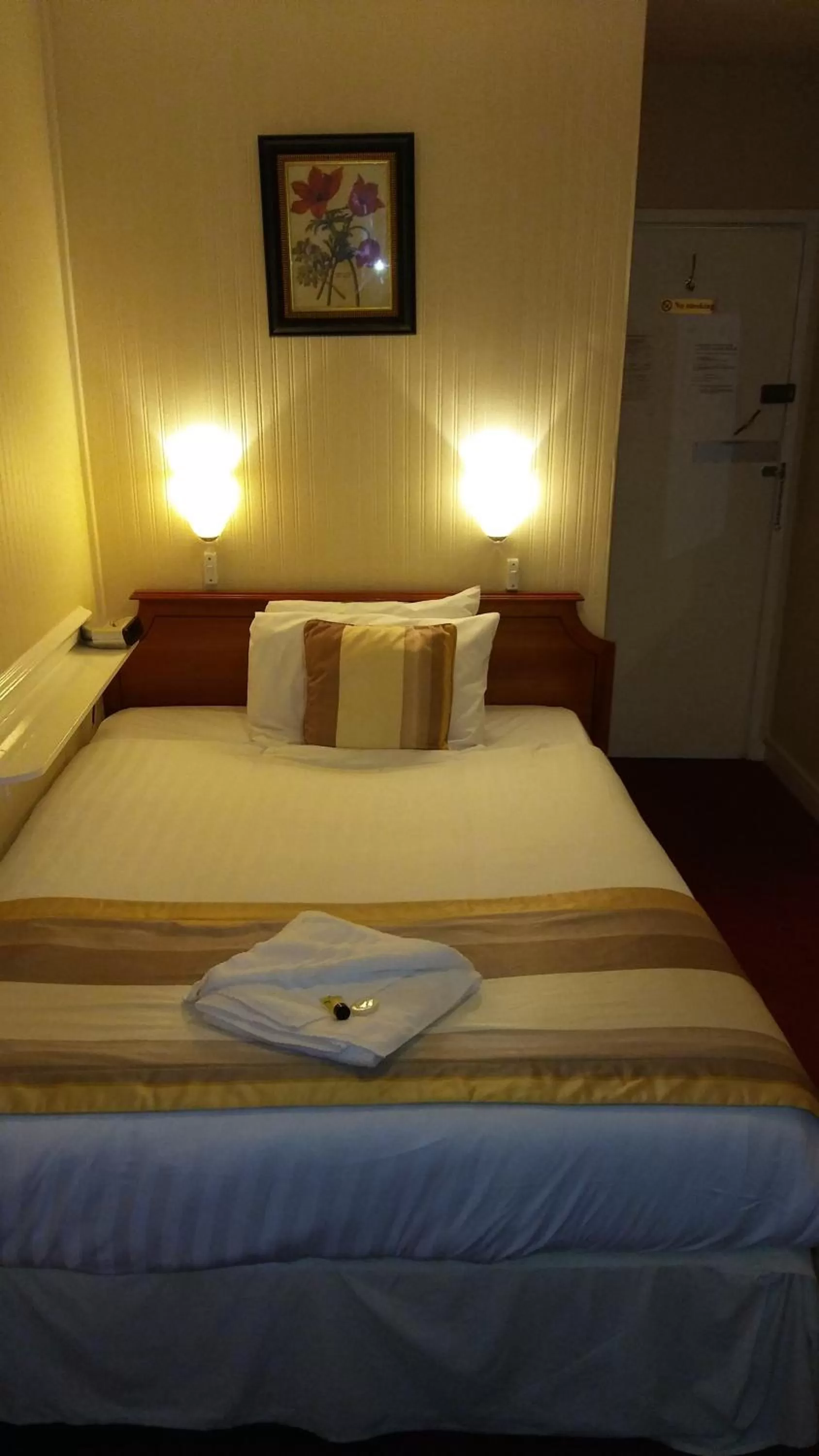 Bed in Parkwood Hotel