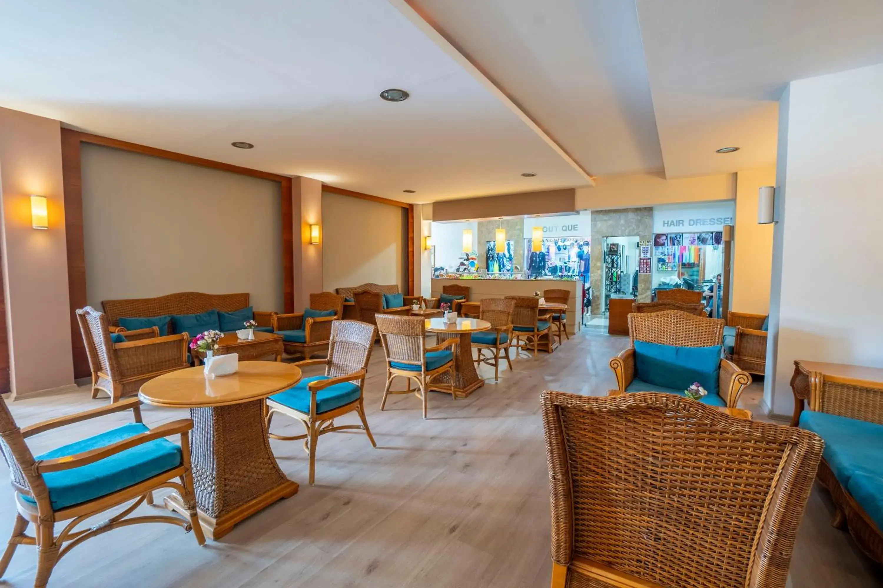 Seating area in Side Breeze Hotel Seating area in Side Breeze Hotel