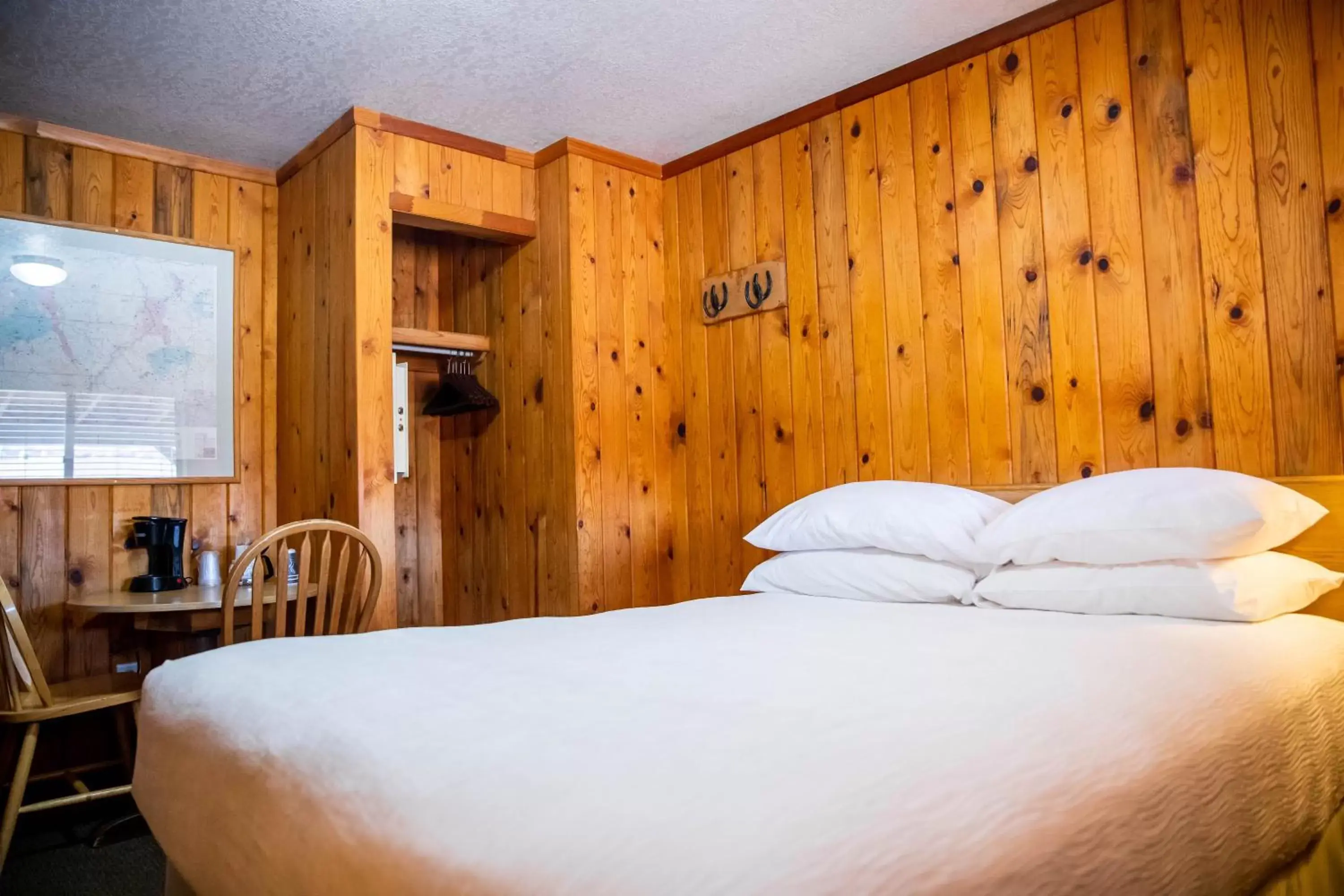 Queen Room - Disability Access in Red Stone Inn Queen Room - Disability Access in Red Stone Inn