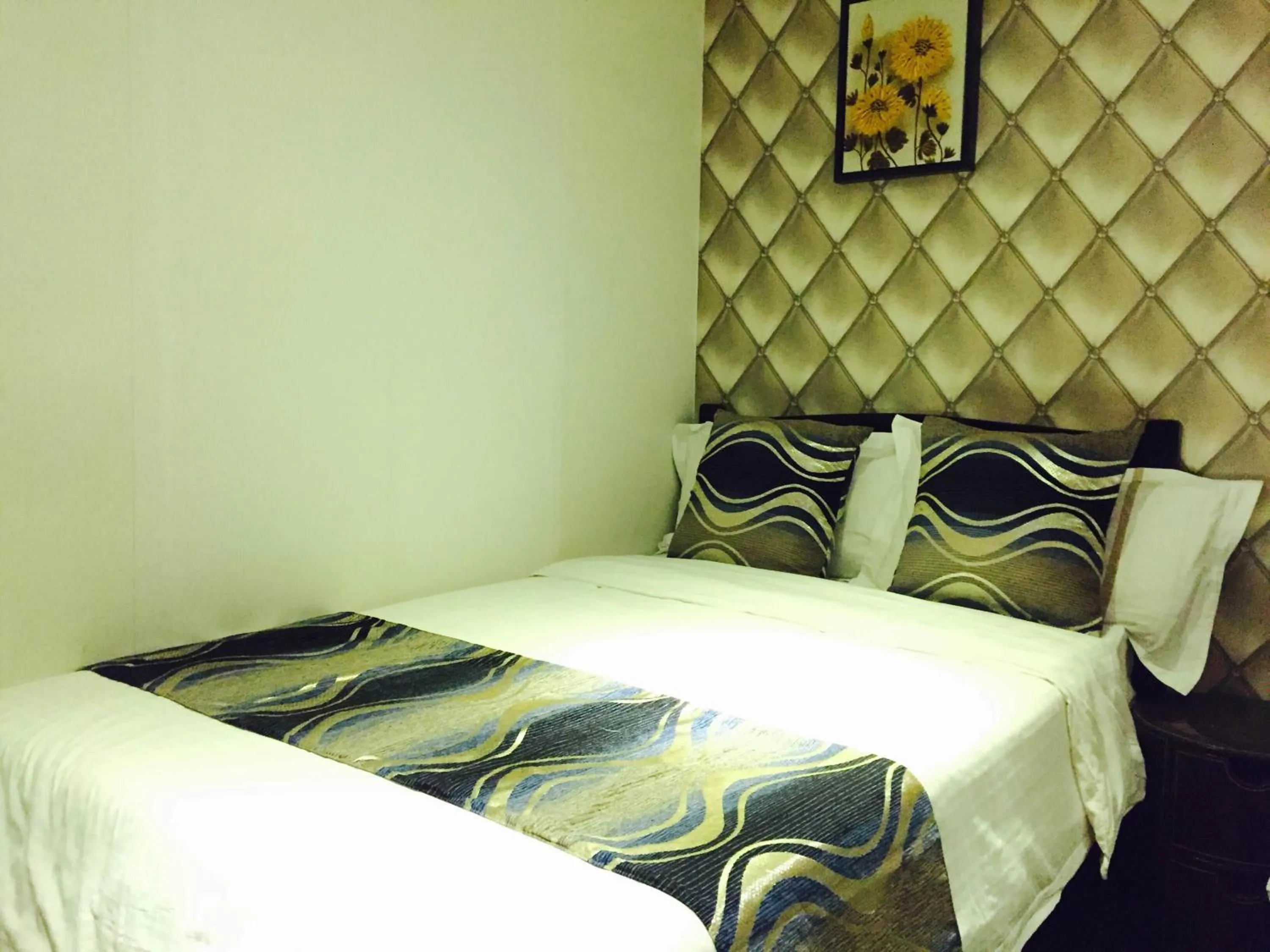 Bedroom, Bed in California Hotel