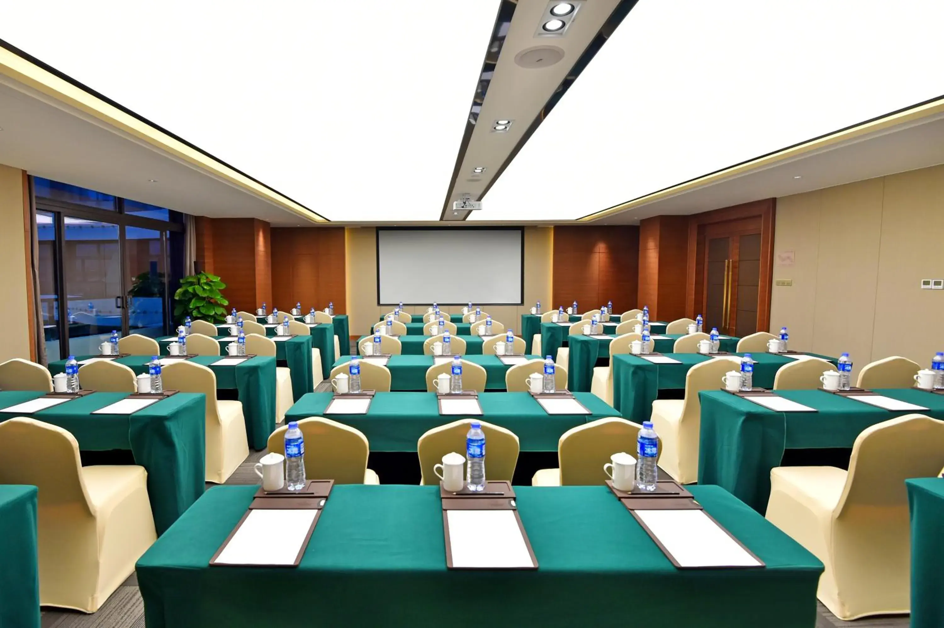 Business facilities in Grand Skylight International Hotel Huizhou