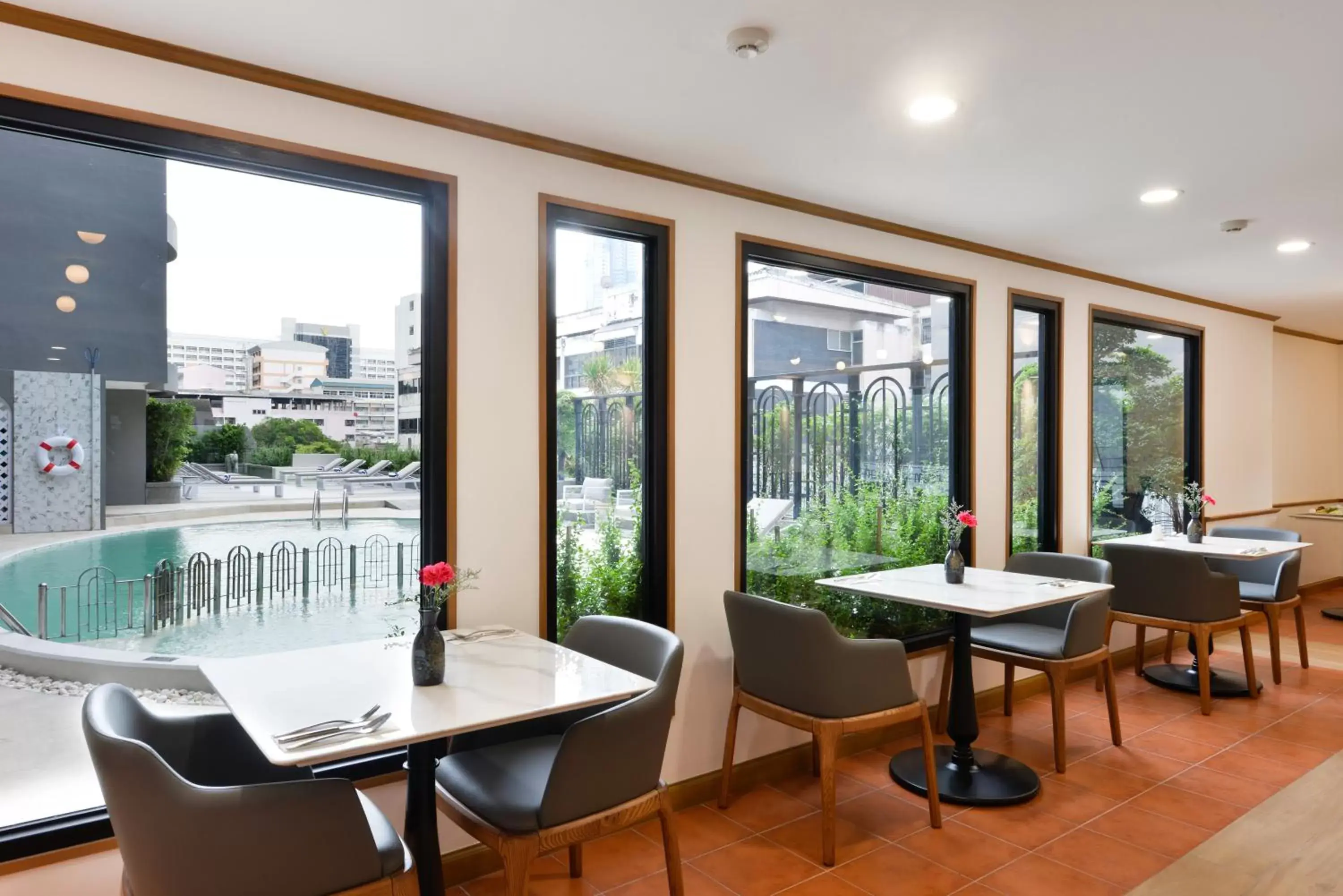 Restaurant/Places to Eat in Oakwood Hotel & Residence Bangkok SHA Plus Certified