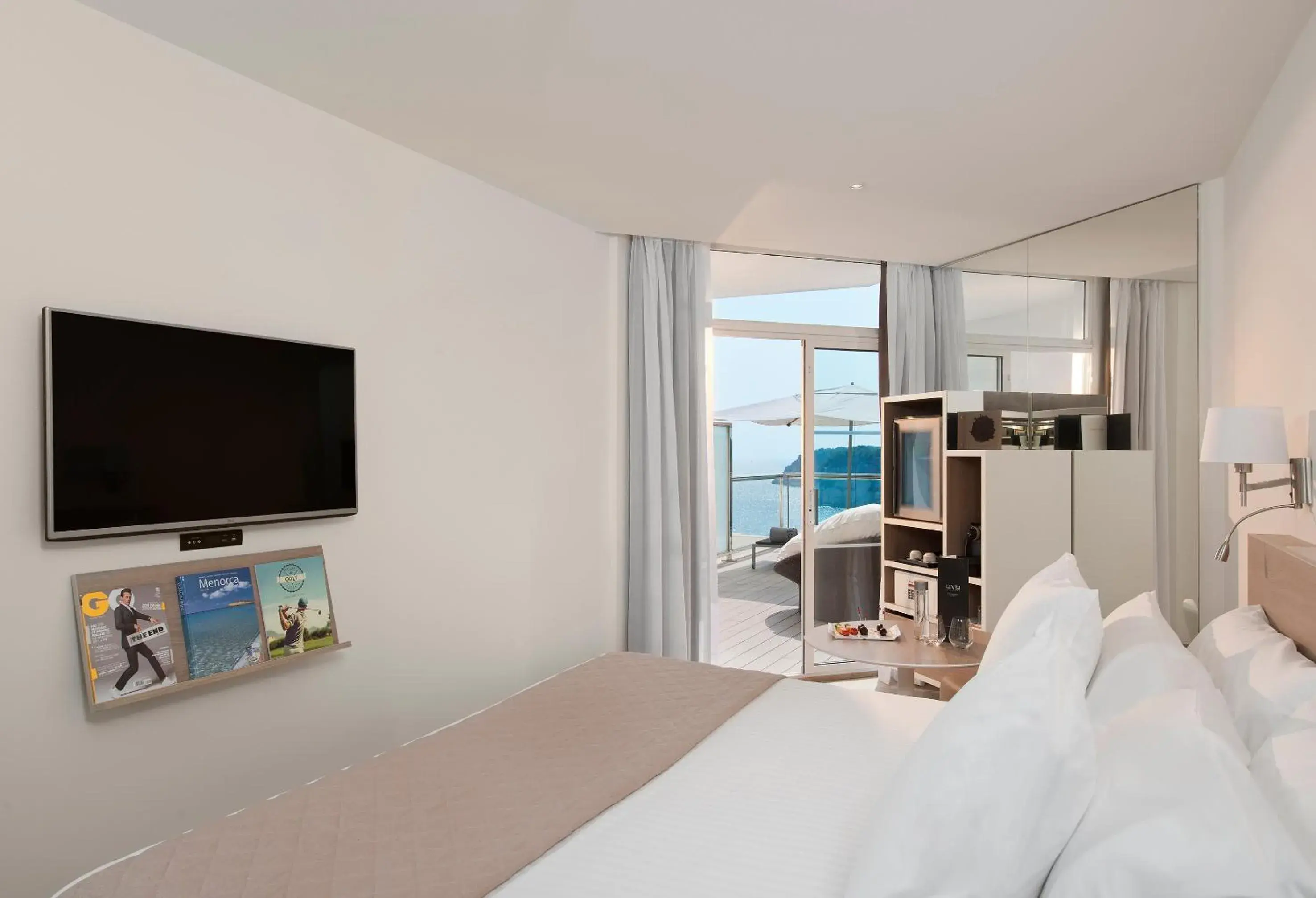 Bed, TV/Entertainment Center in Meliá Cala Galdana