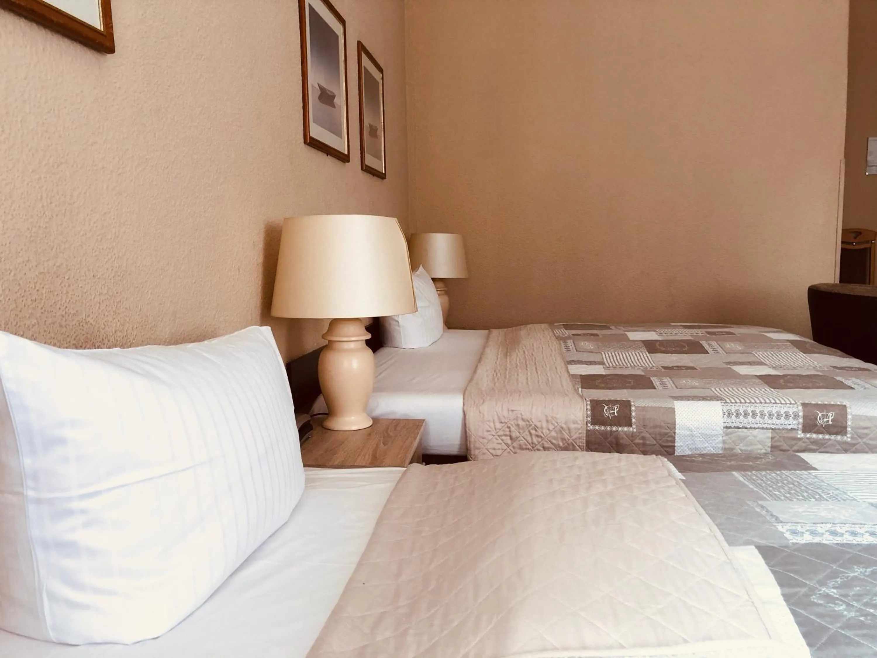 Photo of the whole room, Bed in Hotel Castell am Kurfürstendamm