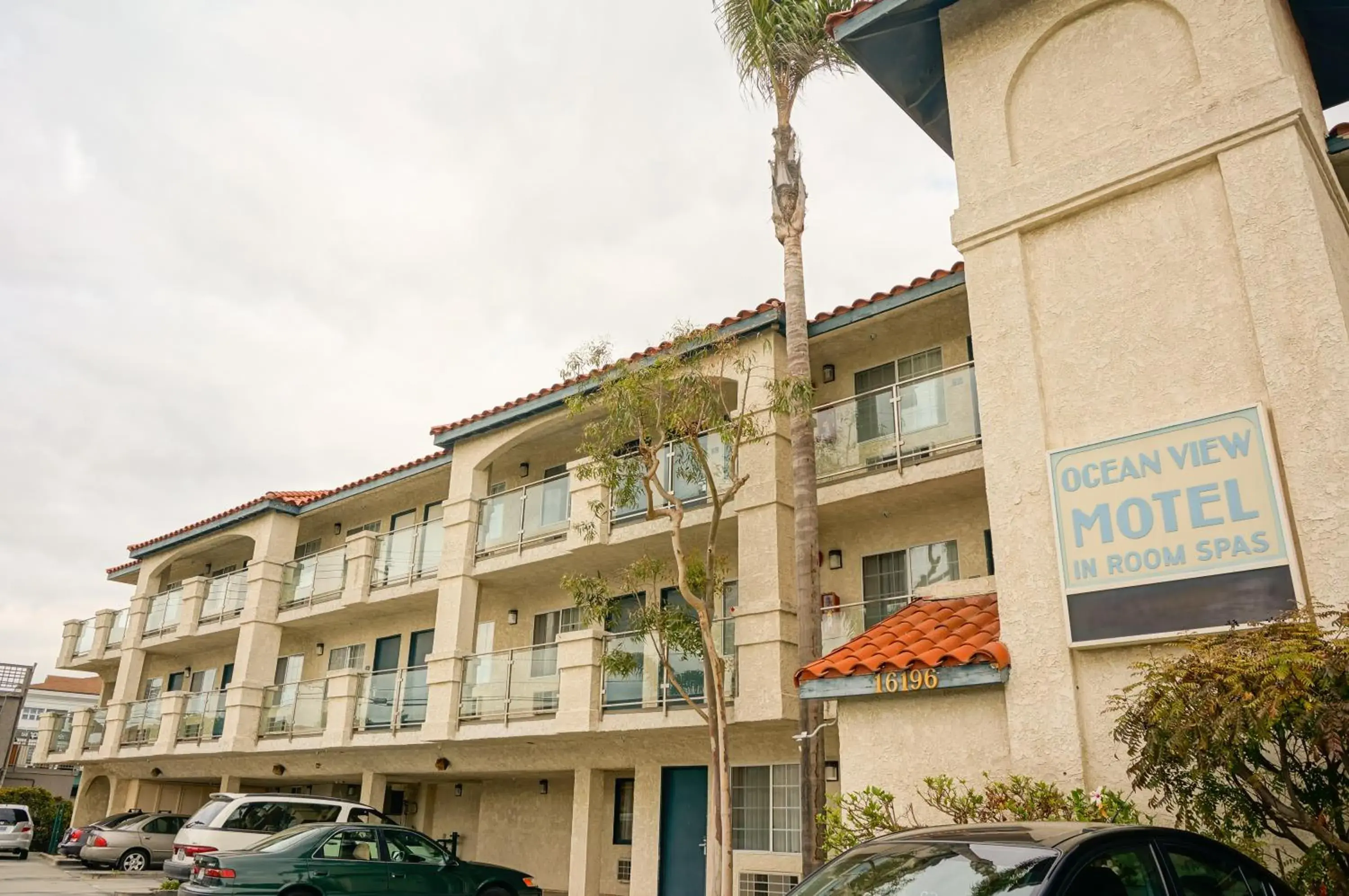 Facade/entrance, Property Building in OceanView Motel