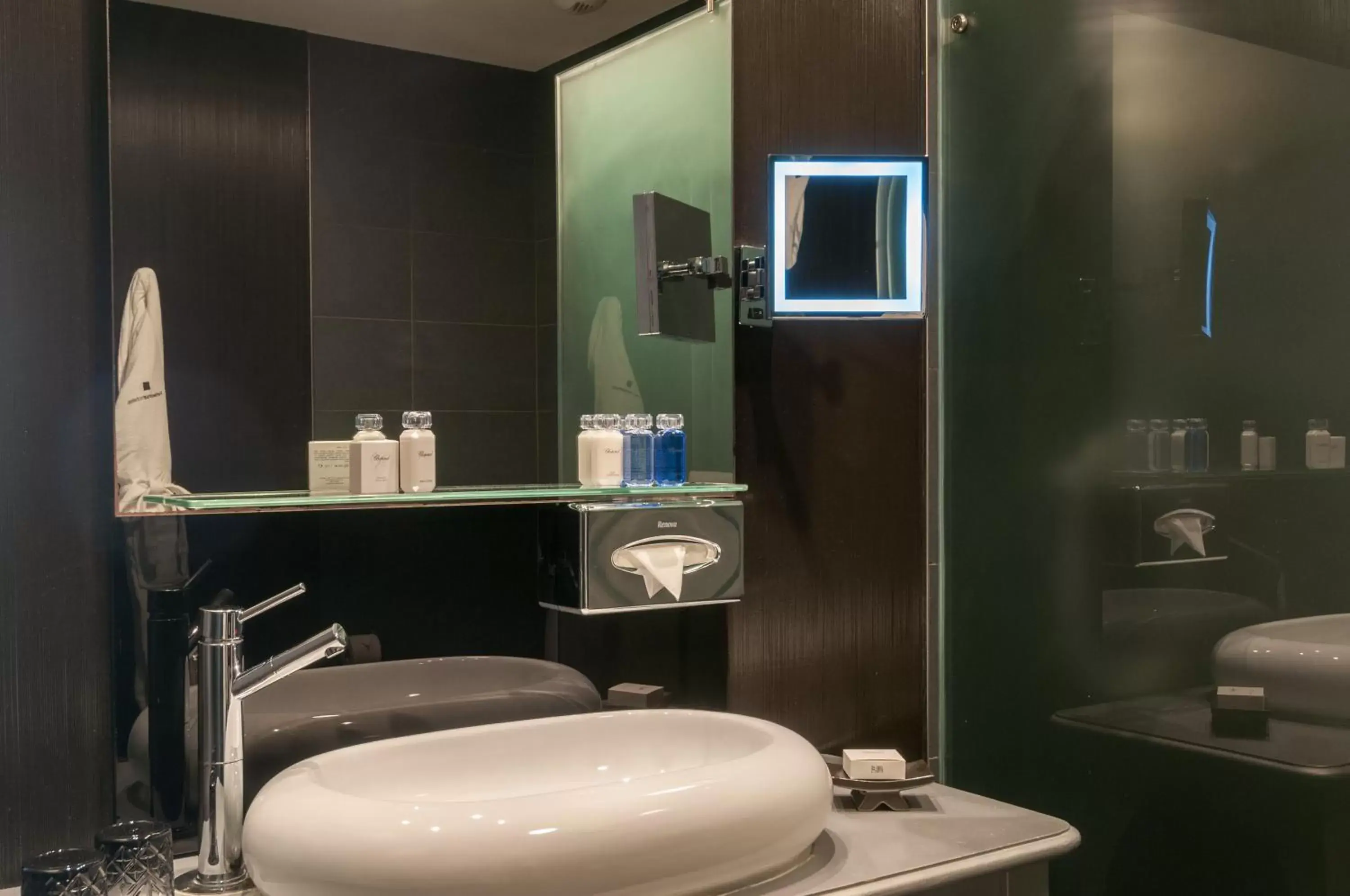 Bathroom in 138 Liberdade Hotel
