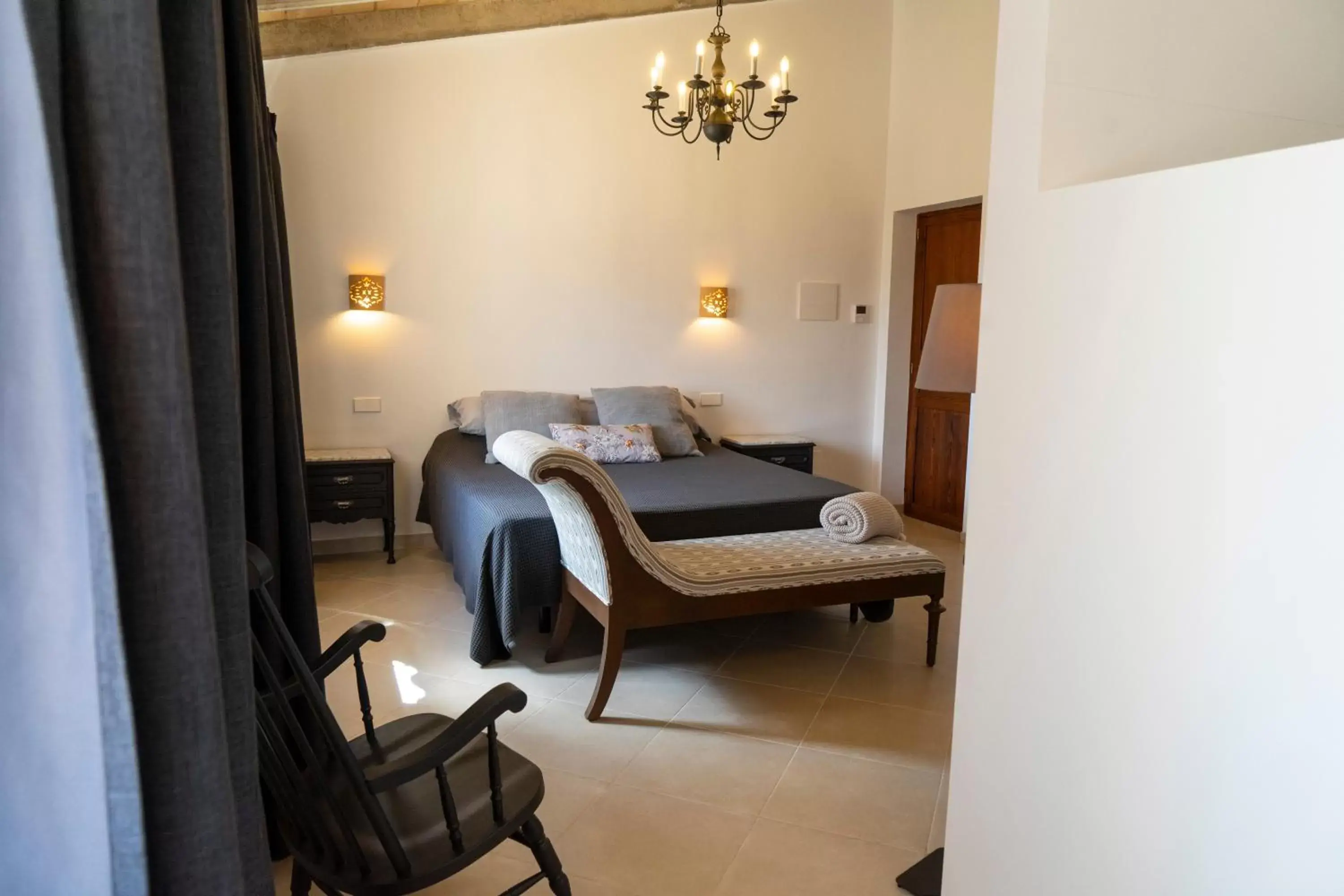 Photo of the whole room, Bed in Atrium Suites Mallorca