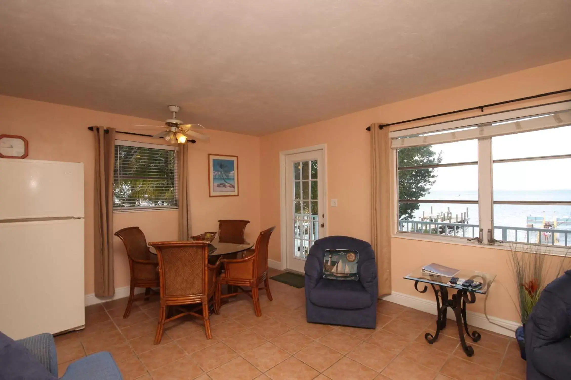 Seating Area in Sunset Cove Beach Resort