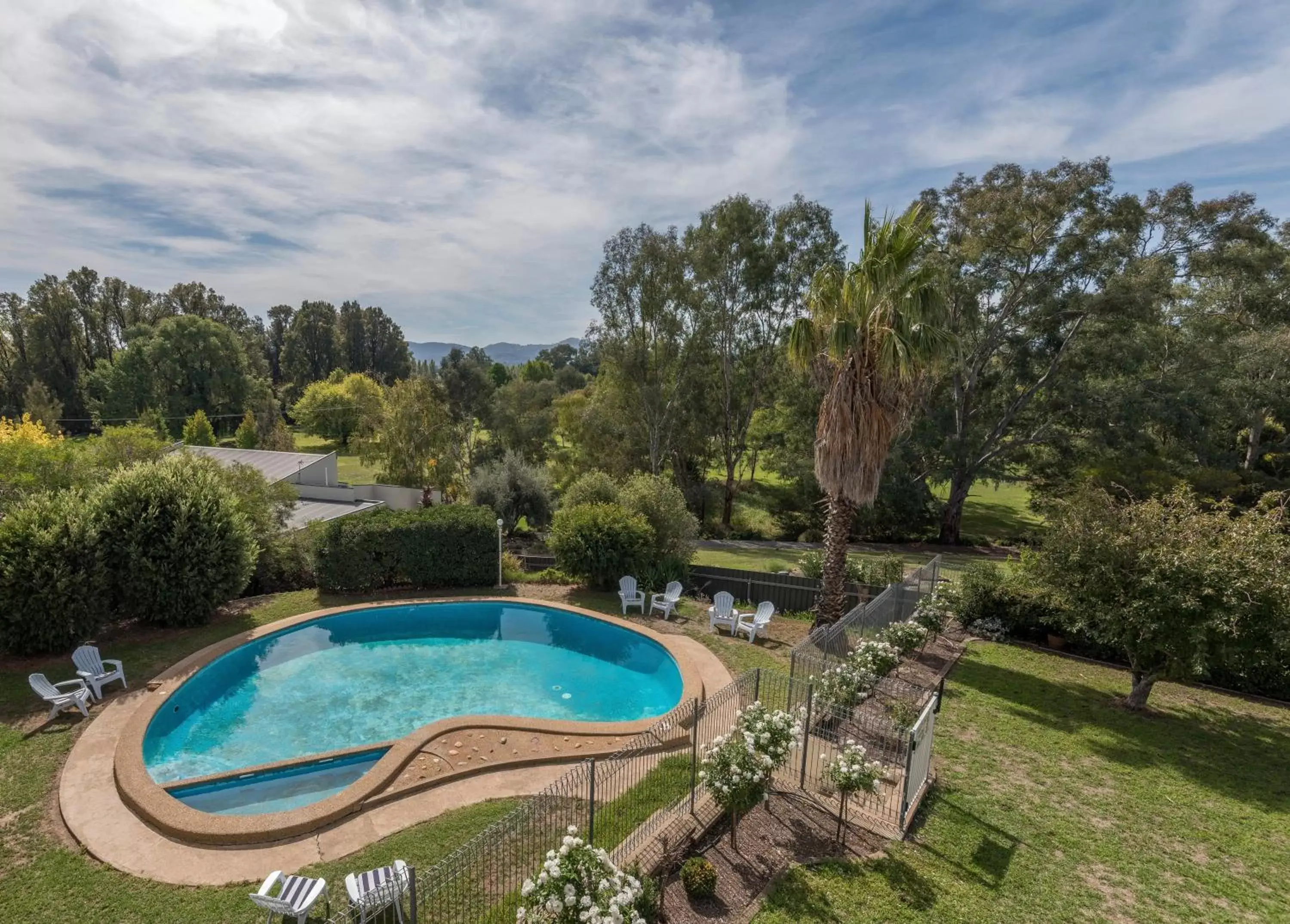 Pool View in Harriet House Tumut