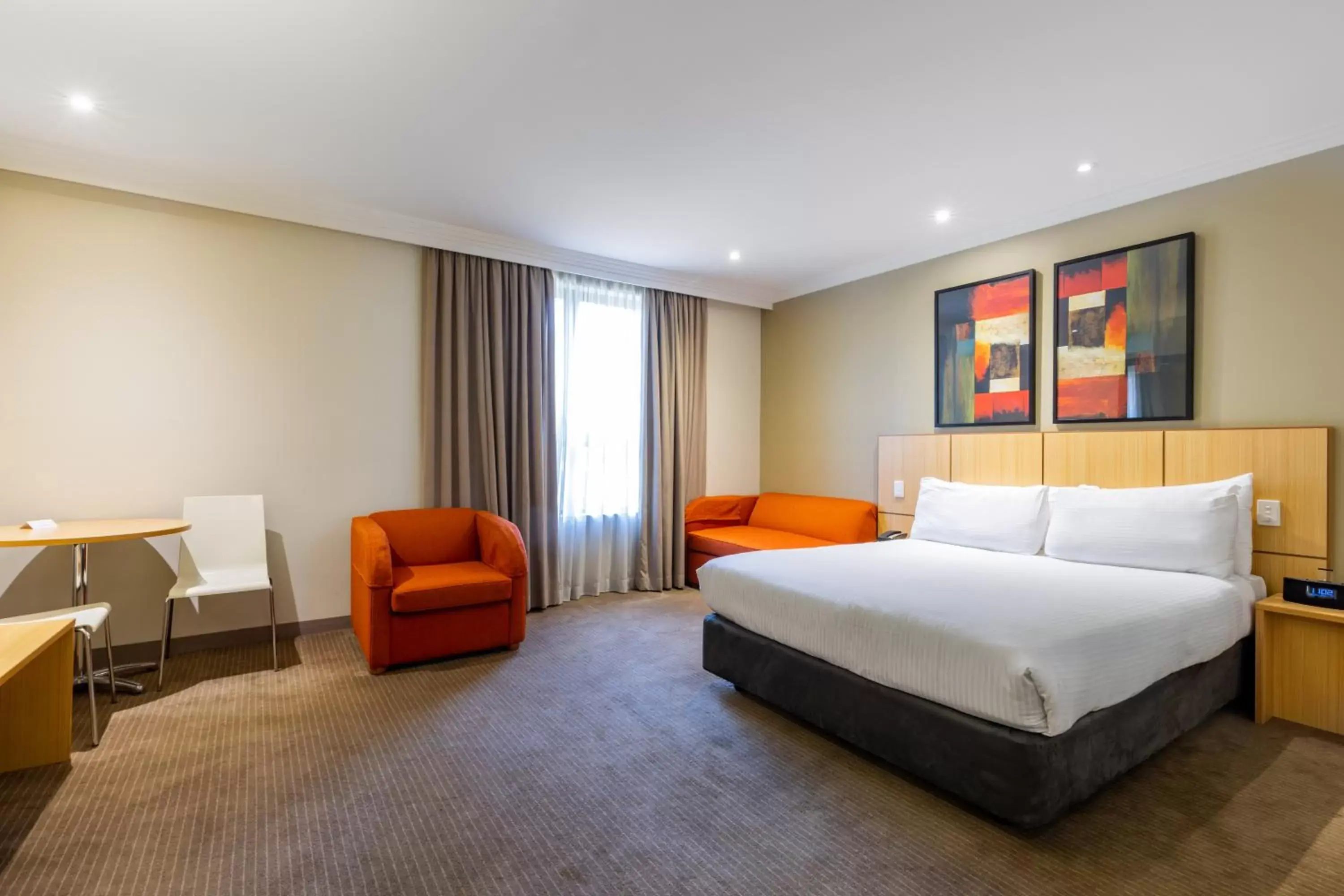 Photo of the whole room in Mercure Brisbane Garden City