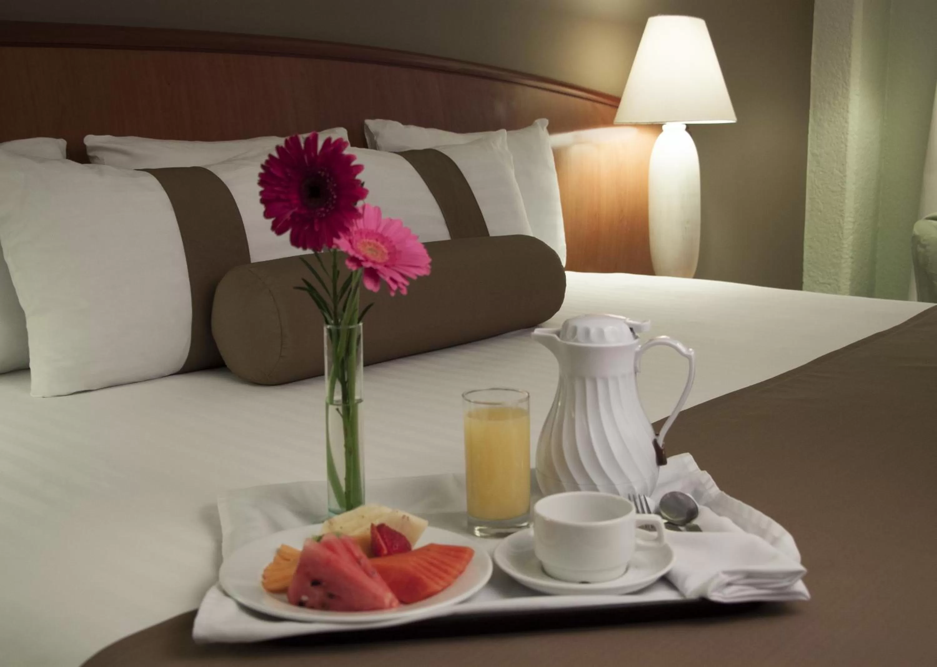 Breakfast, Bed in Mision Toreo Centro de Convenciones