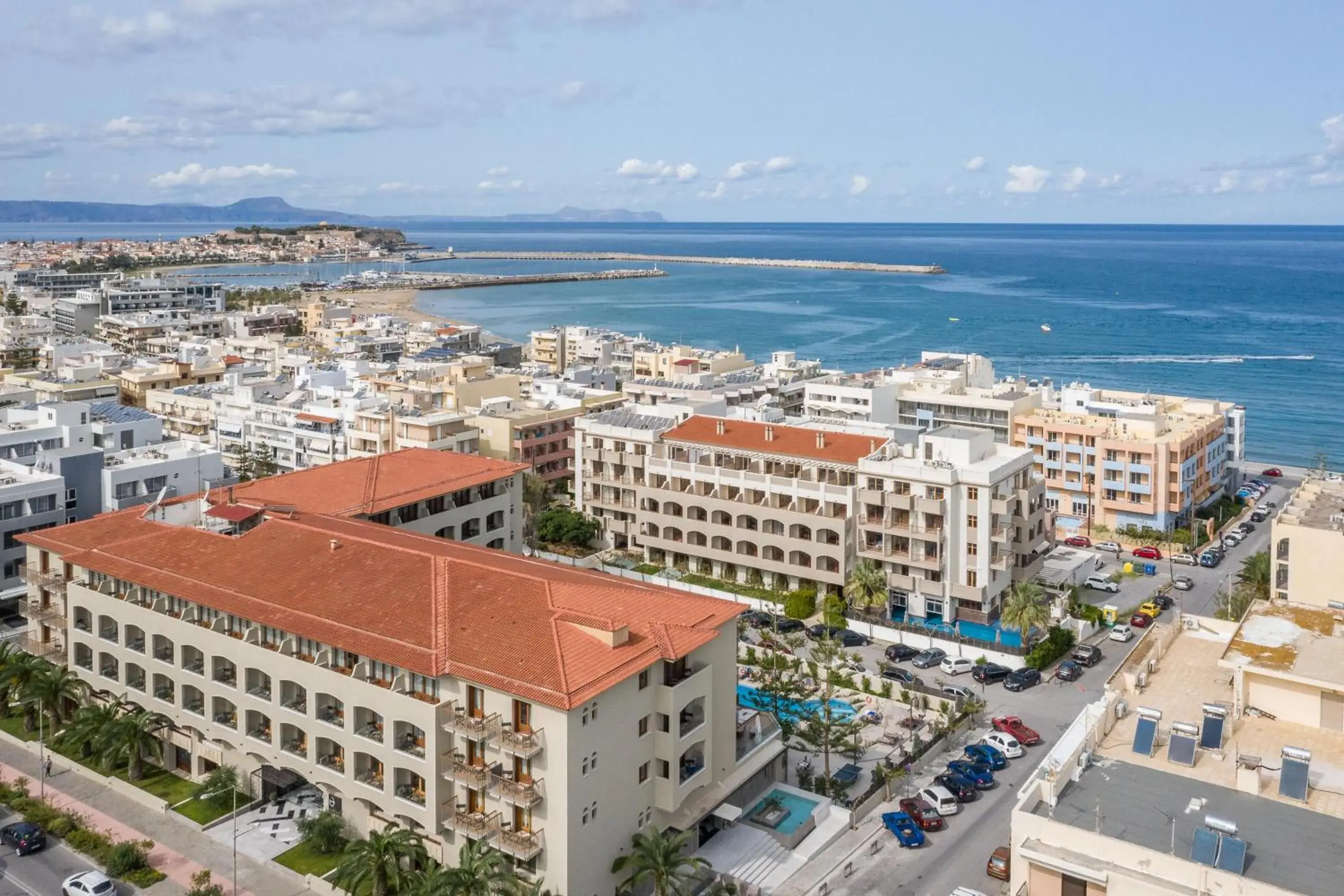 Property building, Bird's-eye View in Theartemis Palace