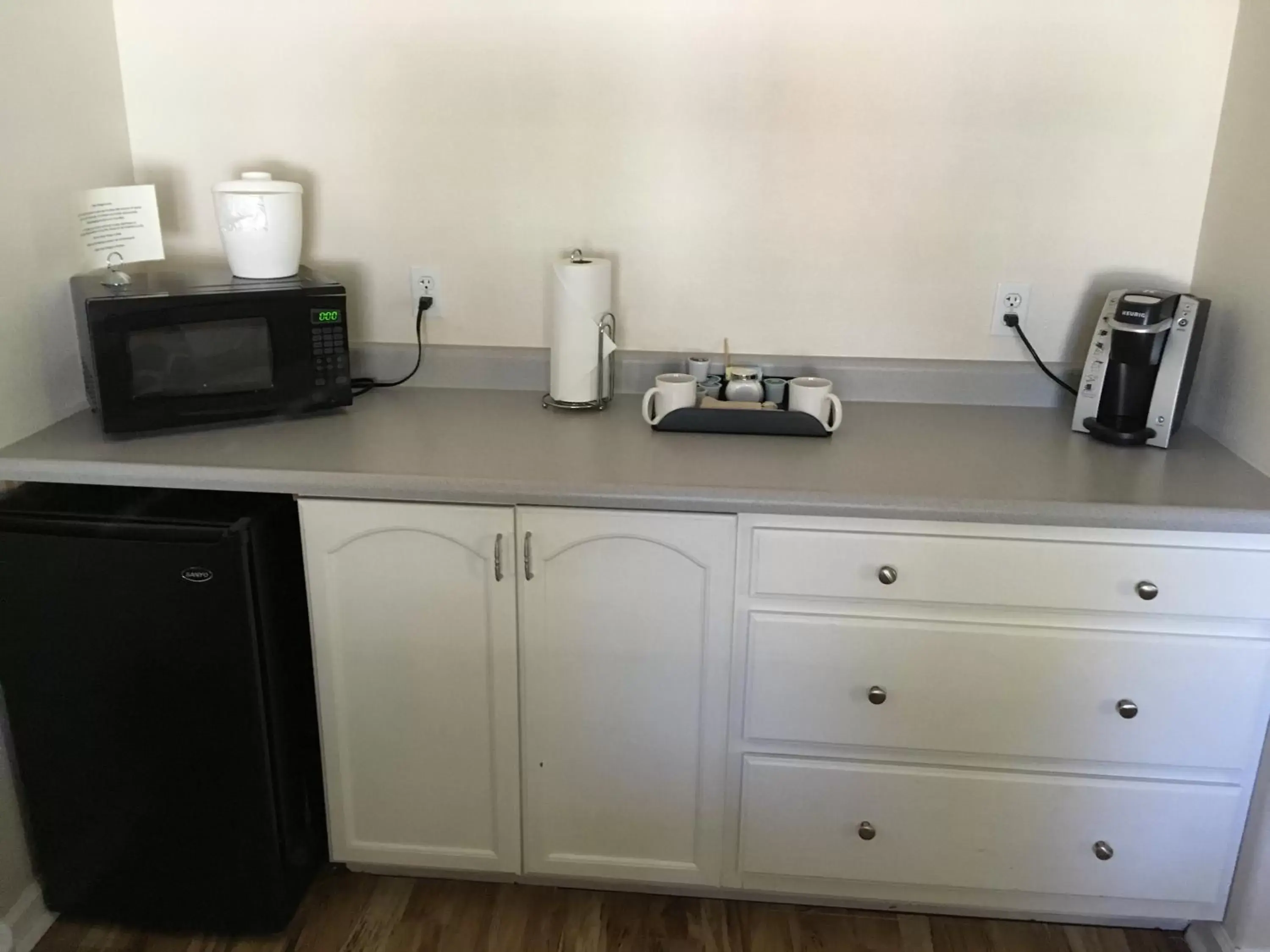 Food and drinks, Kitchen/Kitchenette in Clear Lake Cottages & Marina