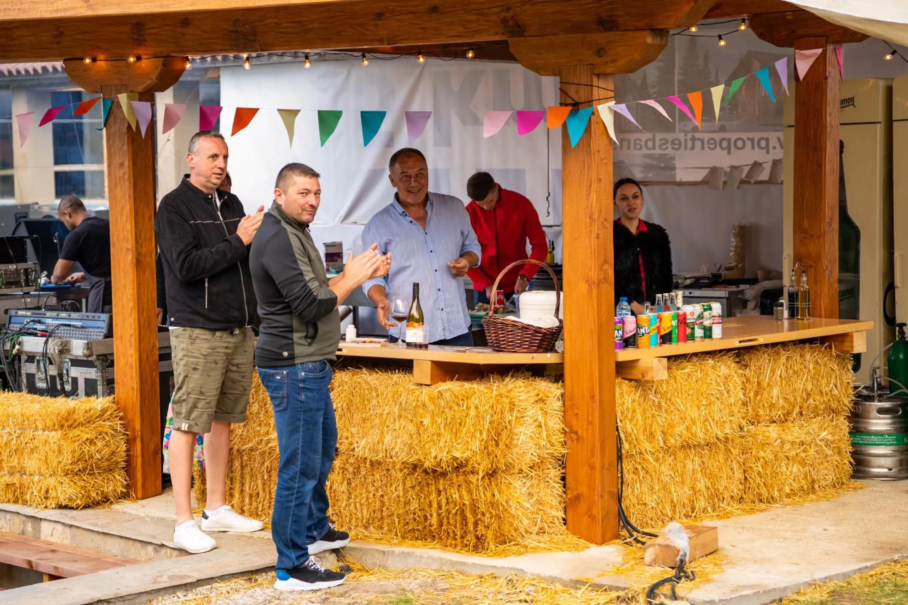 Restaurant/places to eat in Parklands Hotel & Pool