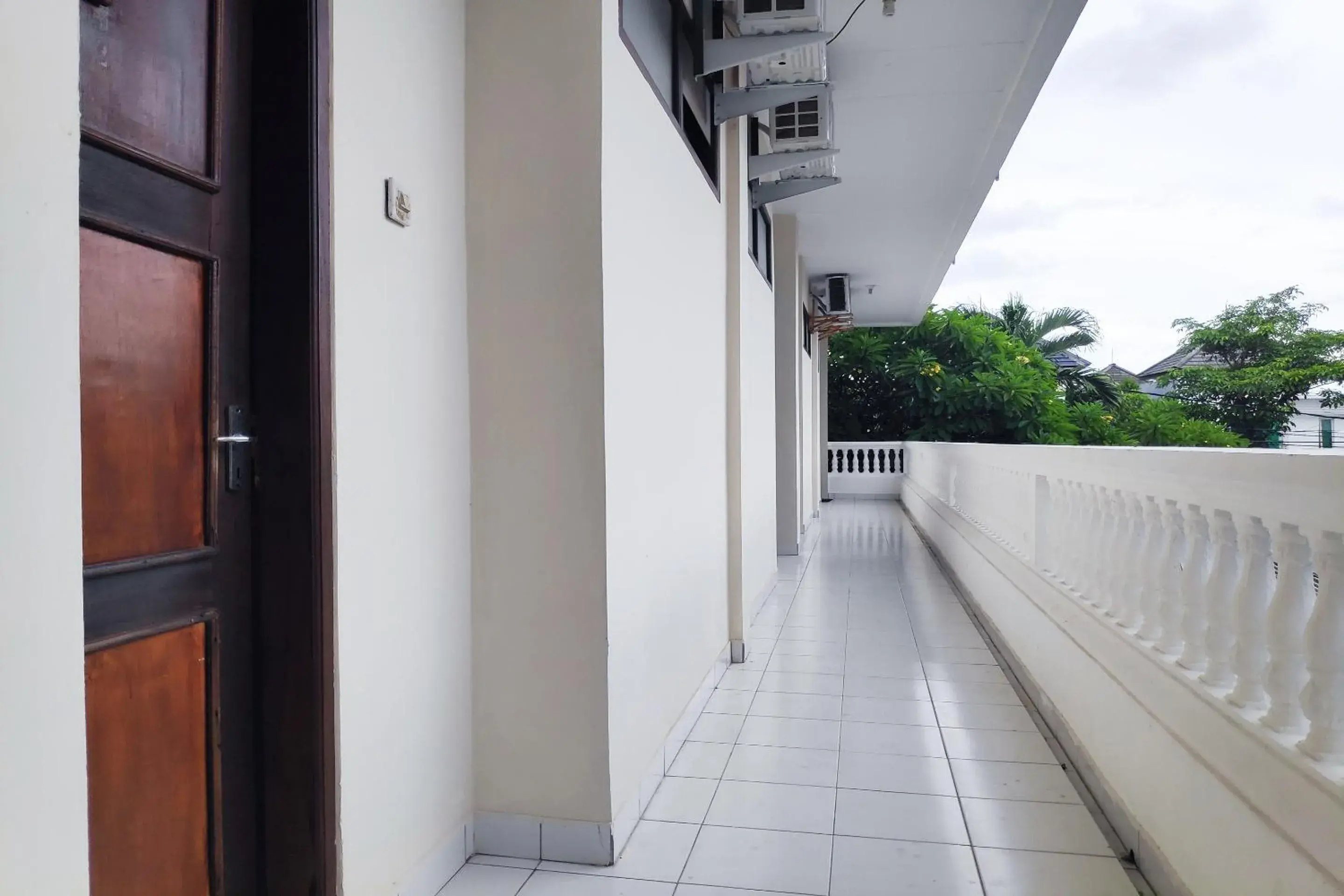 Lobby or reception, Balcony/Terrace in SPOT ON 2426 Hotel Aget Jaya Ii