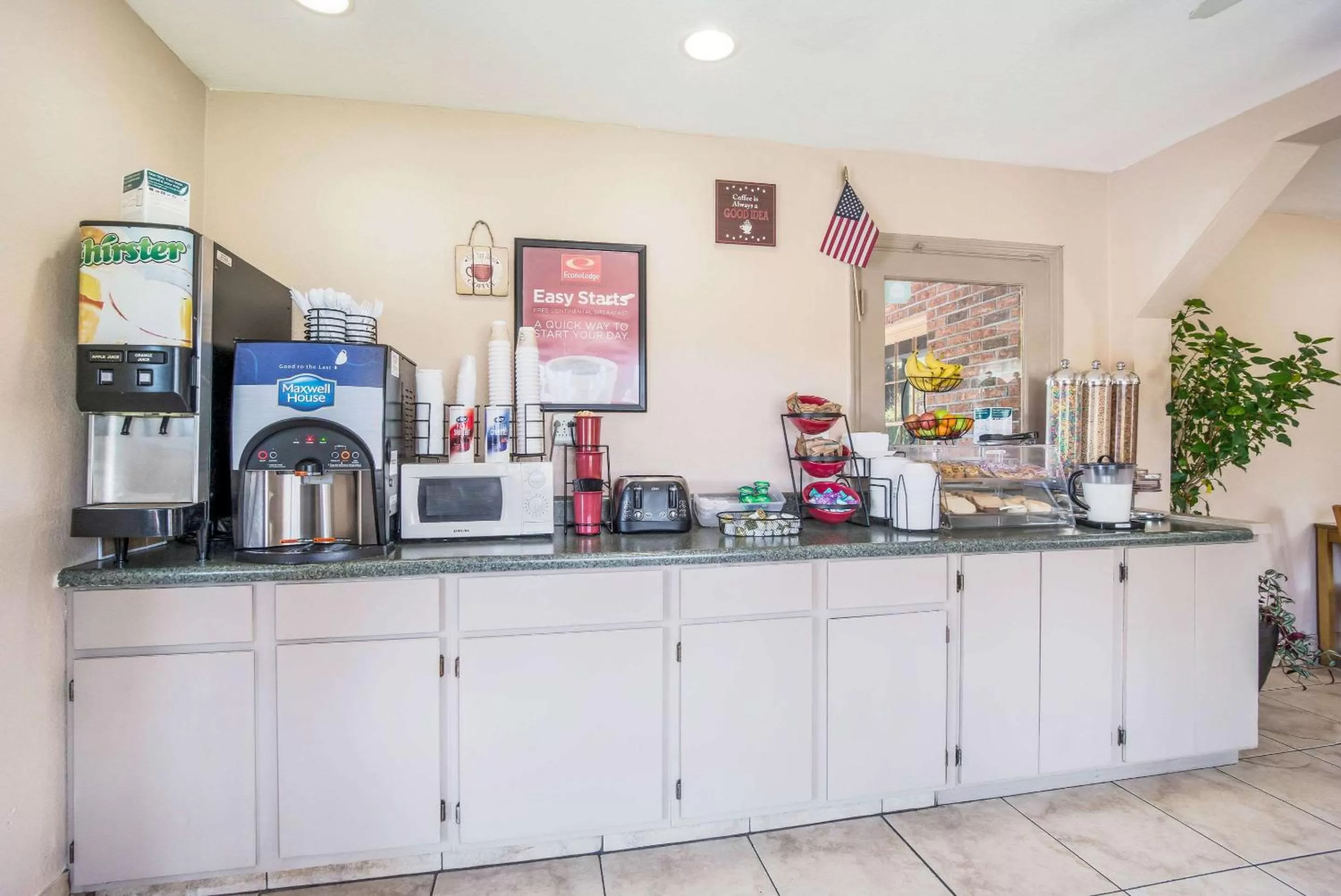 Restaurant/places to eat in Econo Lodge Walterboro I-95