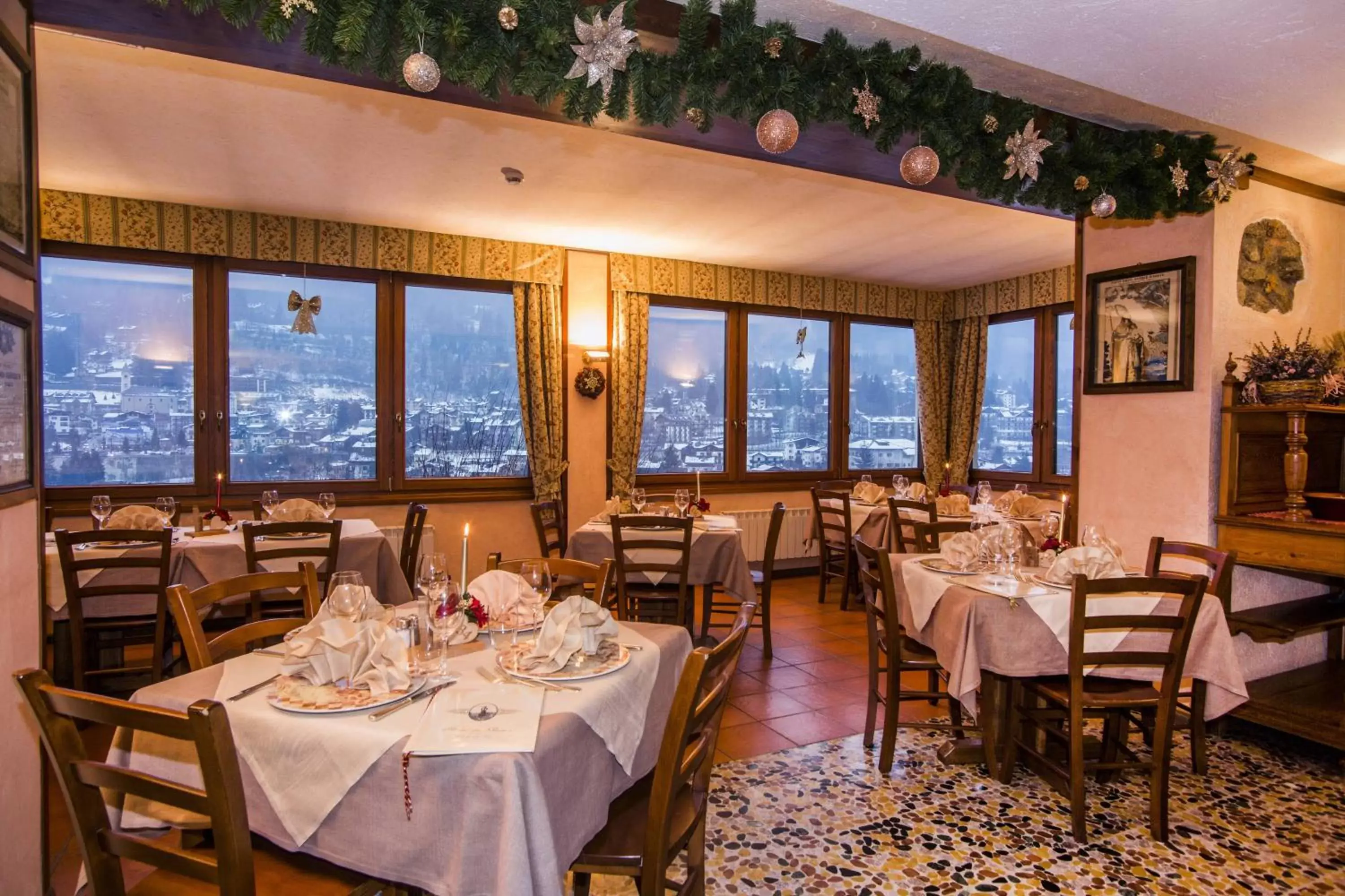 Restaurant/Places to Eat in Hotel Des Glaciers