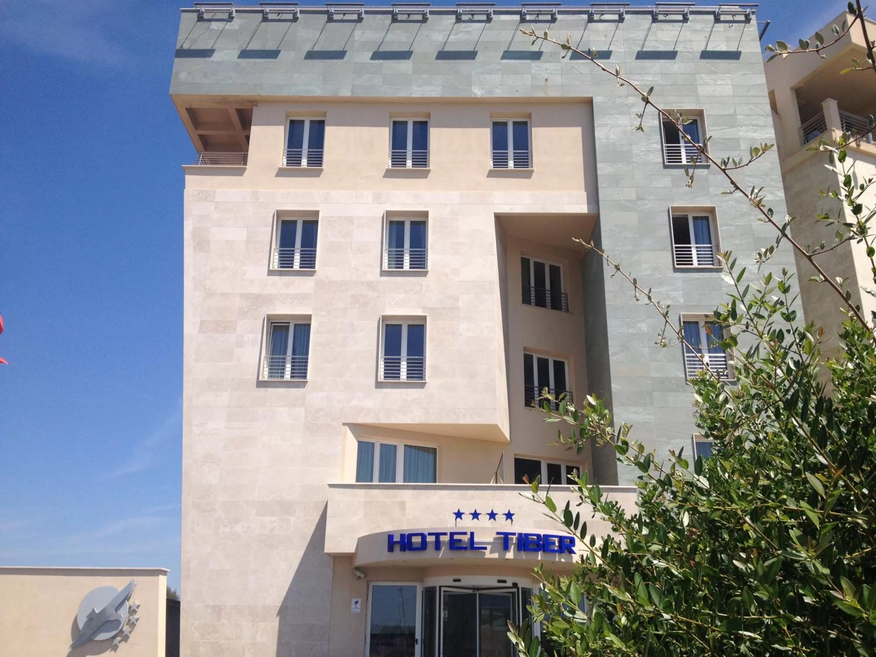 Facade/entrance in Hotel Tiber