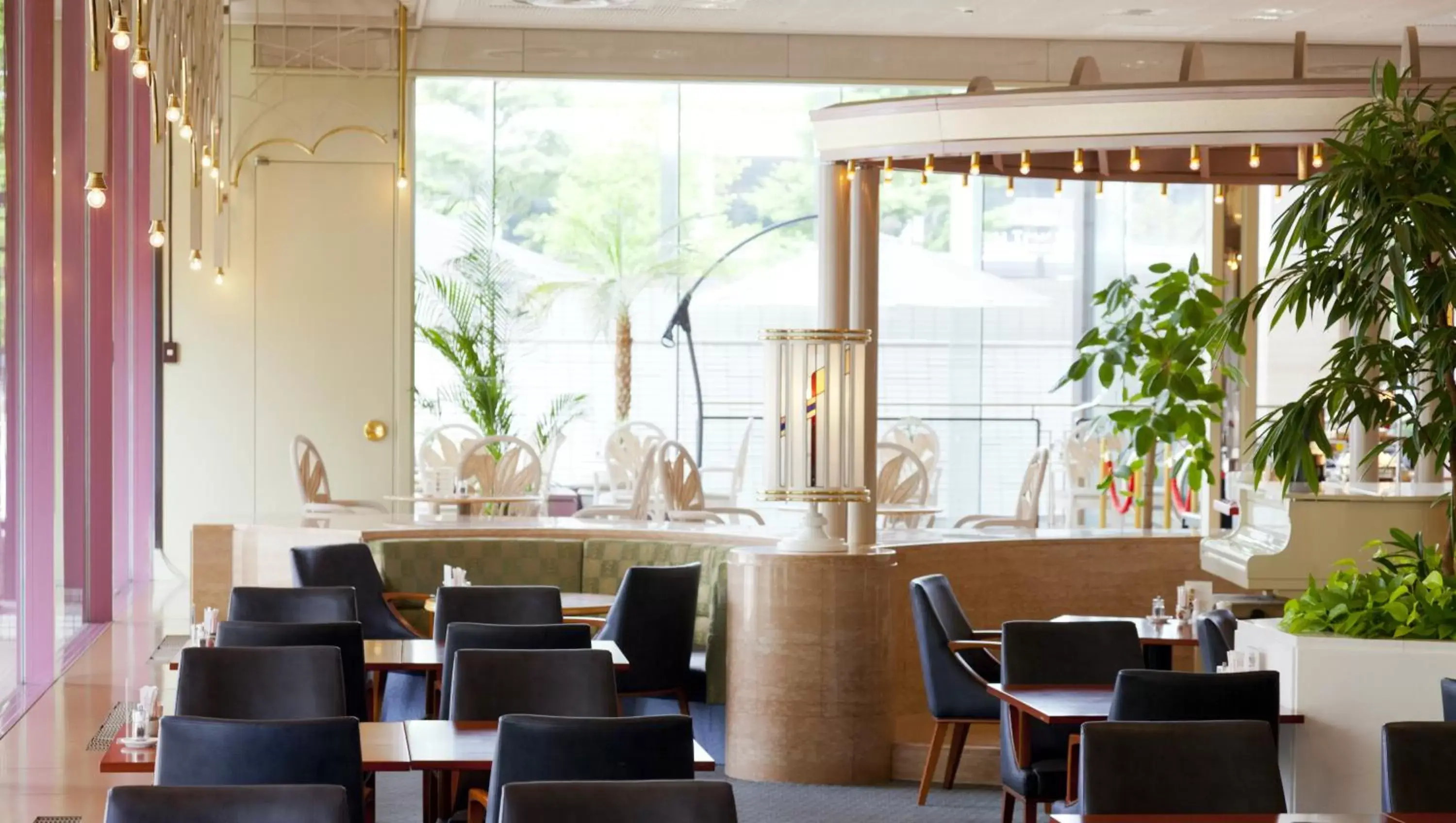 Lounge or bar, Restaurant/Places to Eat in Sendai Kokusai Hotel